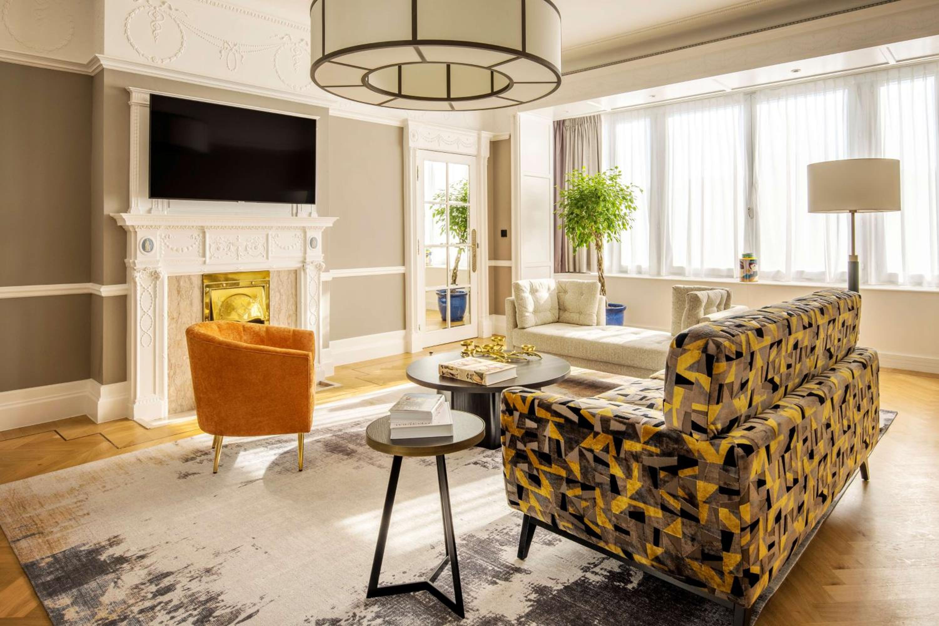 One-Bedroom King Suite with View - Photo 8