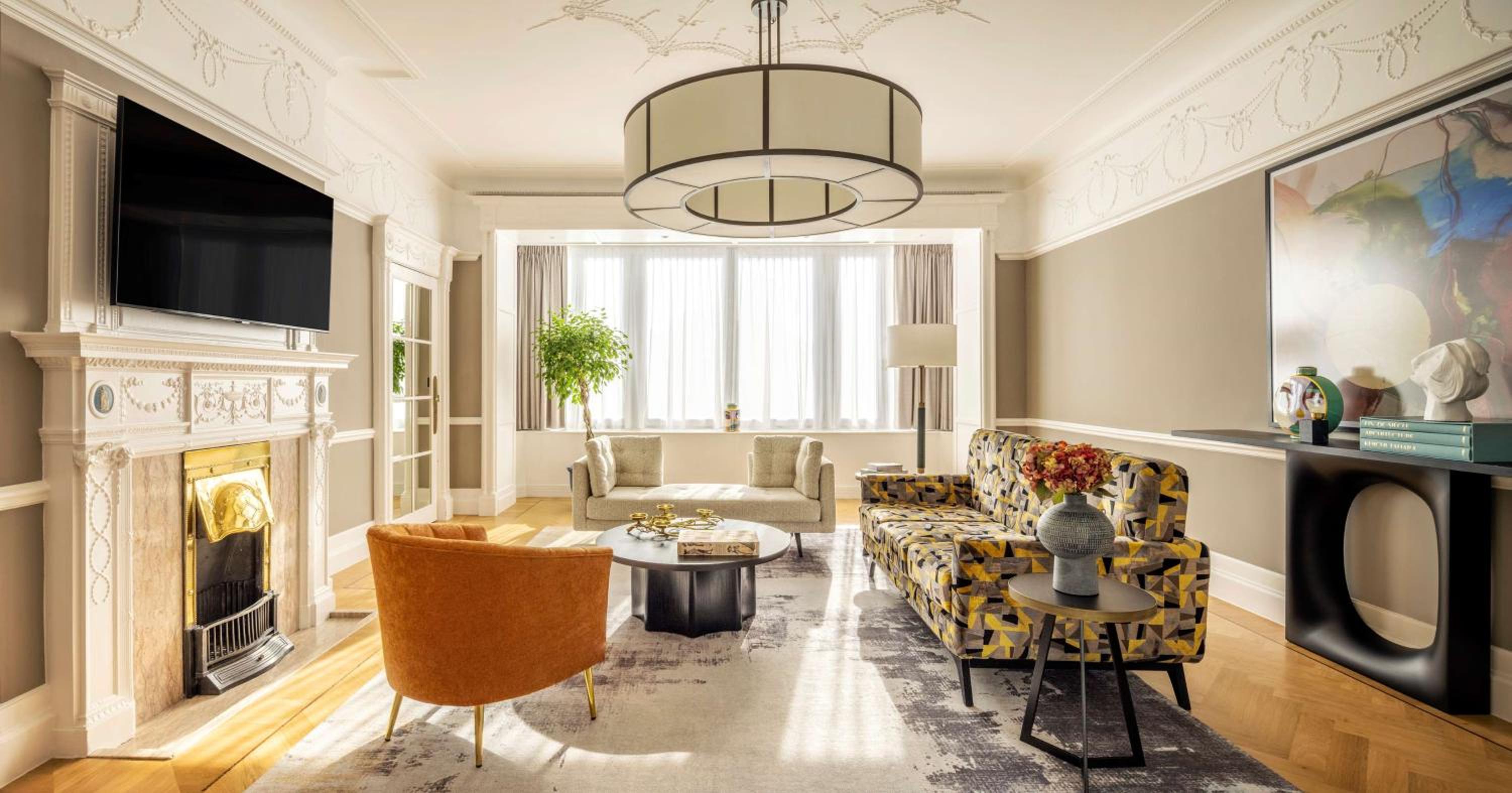 One-Bedroom King Suite with View thumbnail 6