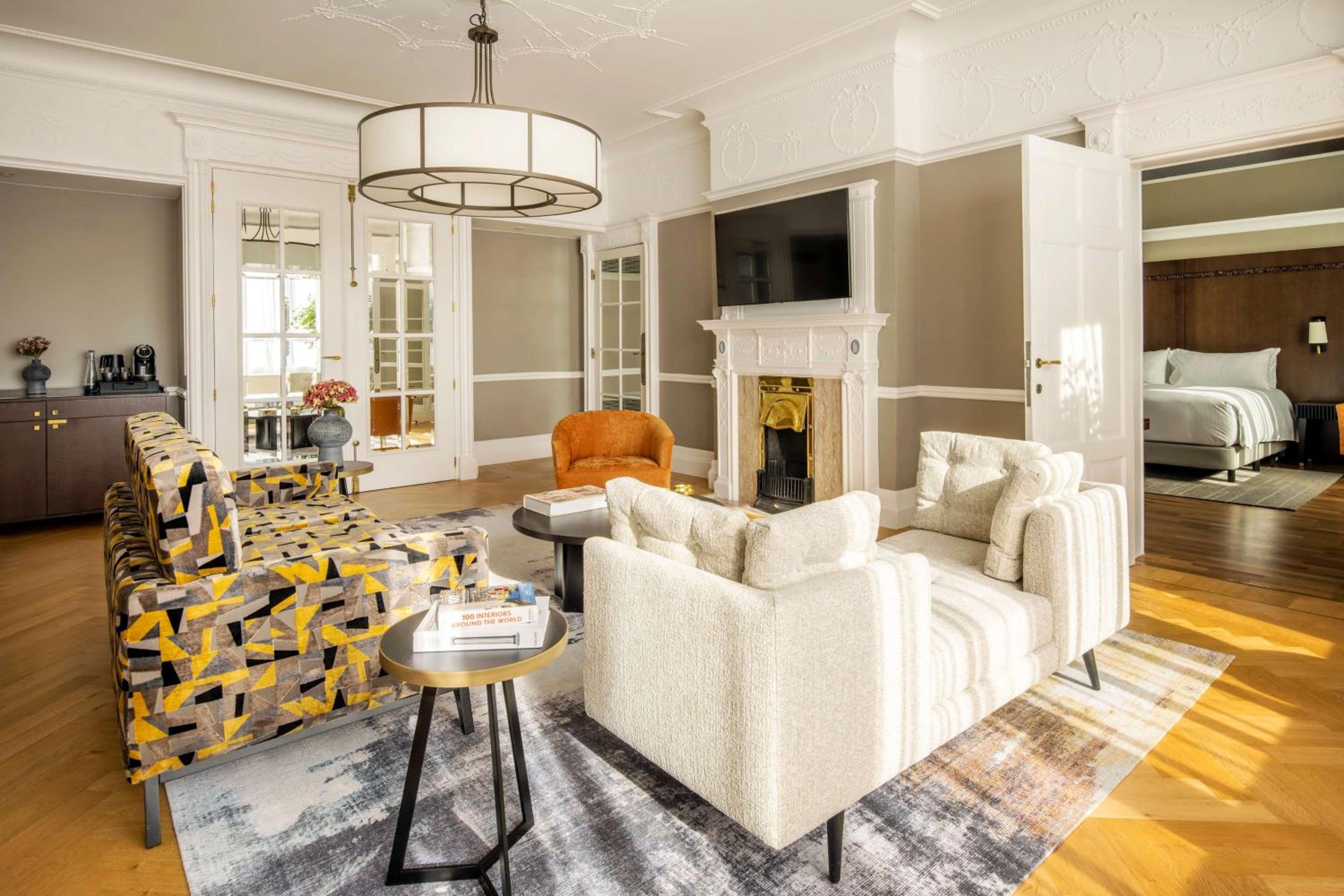 One-Bedroom King Suite with View - Photo 7