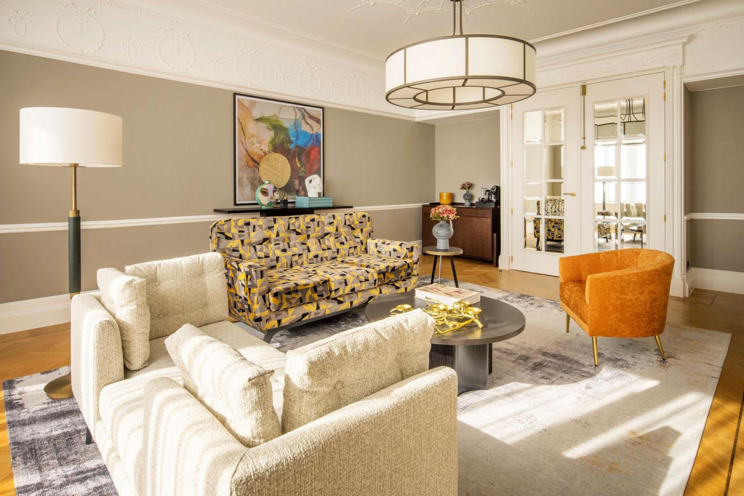 One-Bedroom King Suite with View thumbnail 5