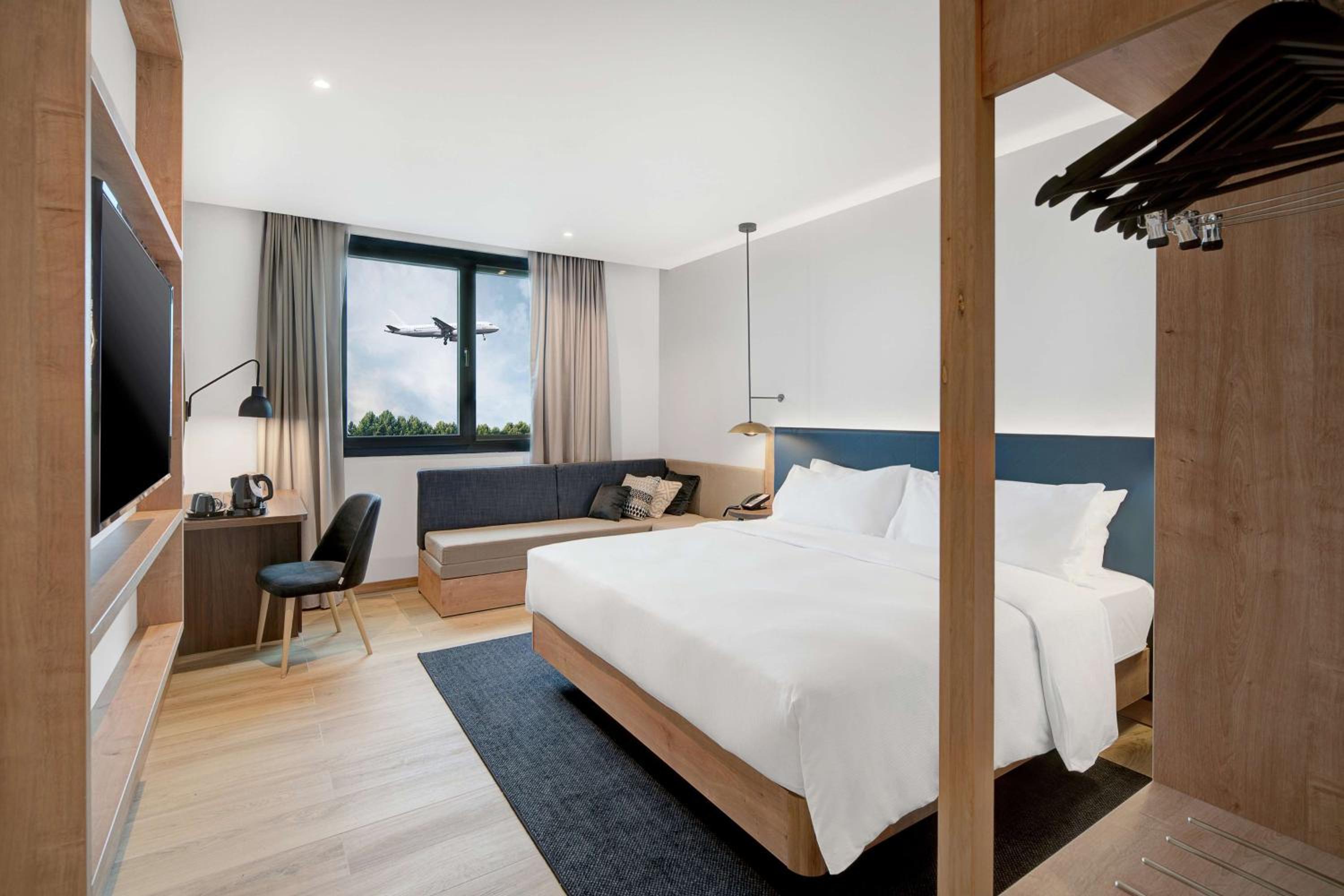 Superior King Room - Photo 2