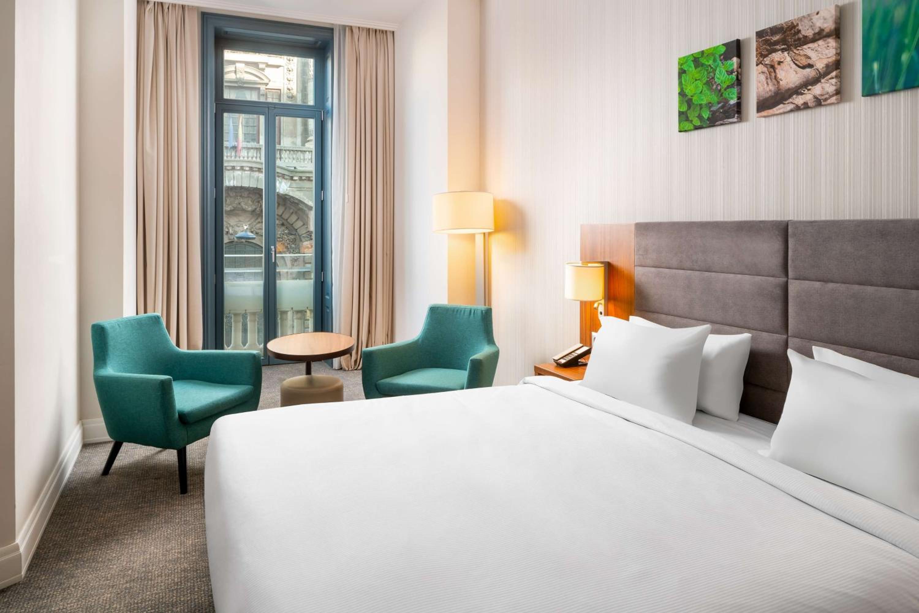 Deluxe King Room photo 1