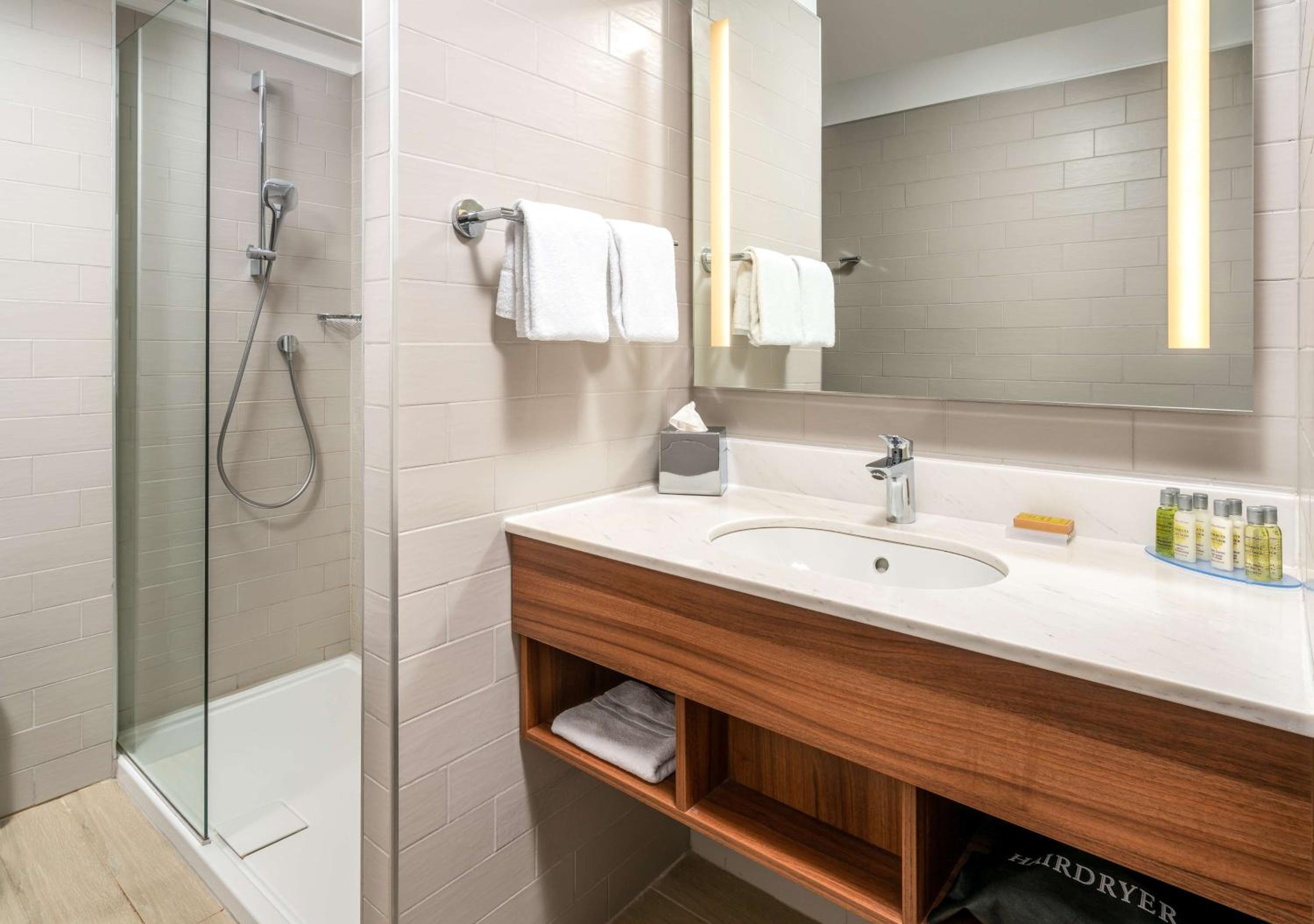 Deluxe King Room photo 2