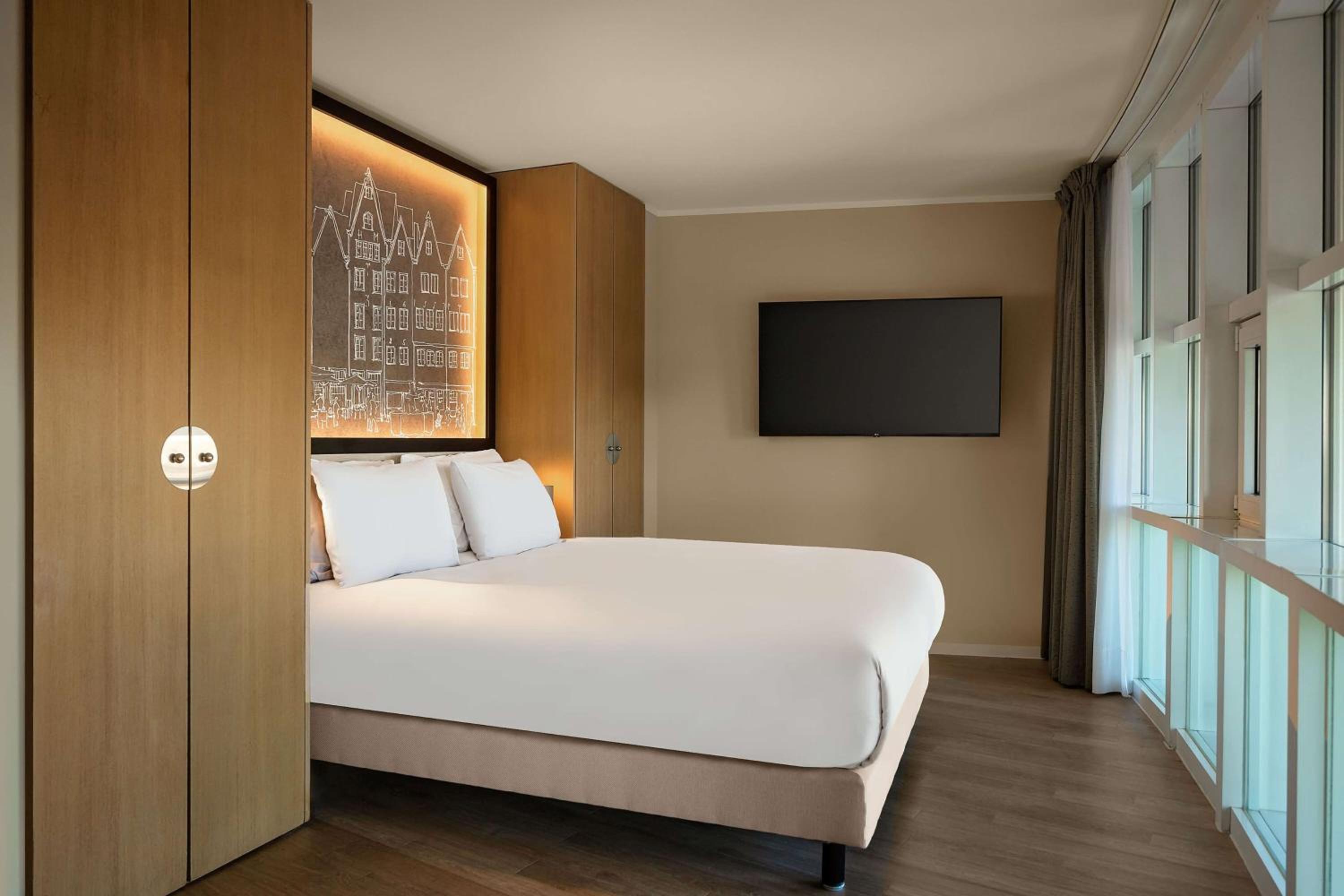 Standard Queen Room