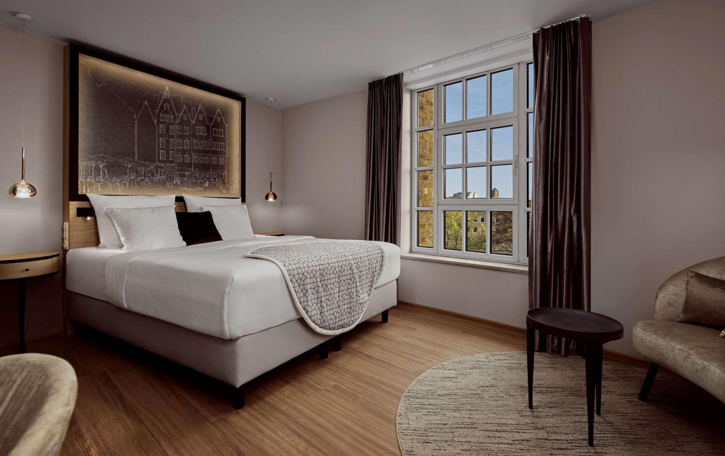 Standard King Room - Photo 10