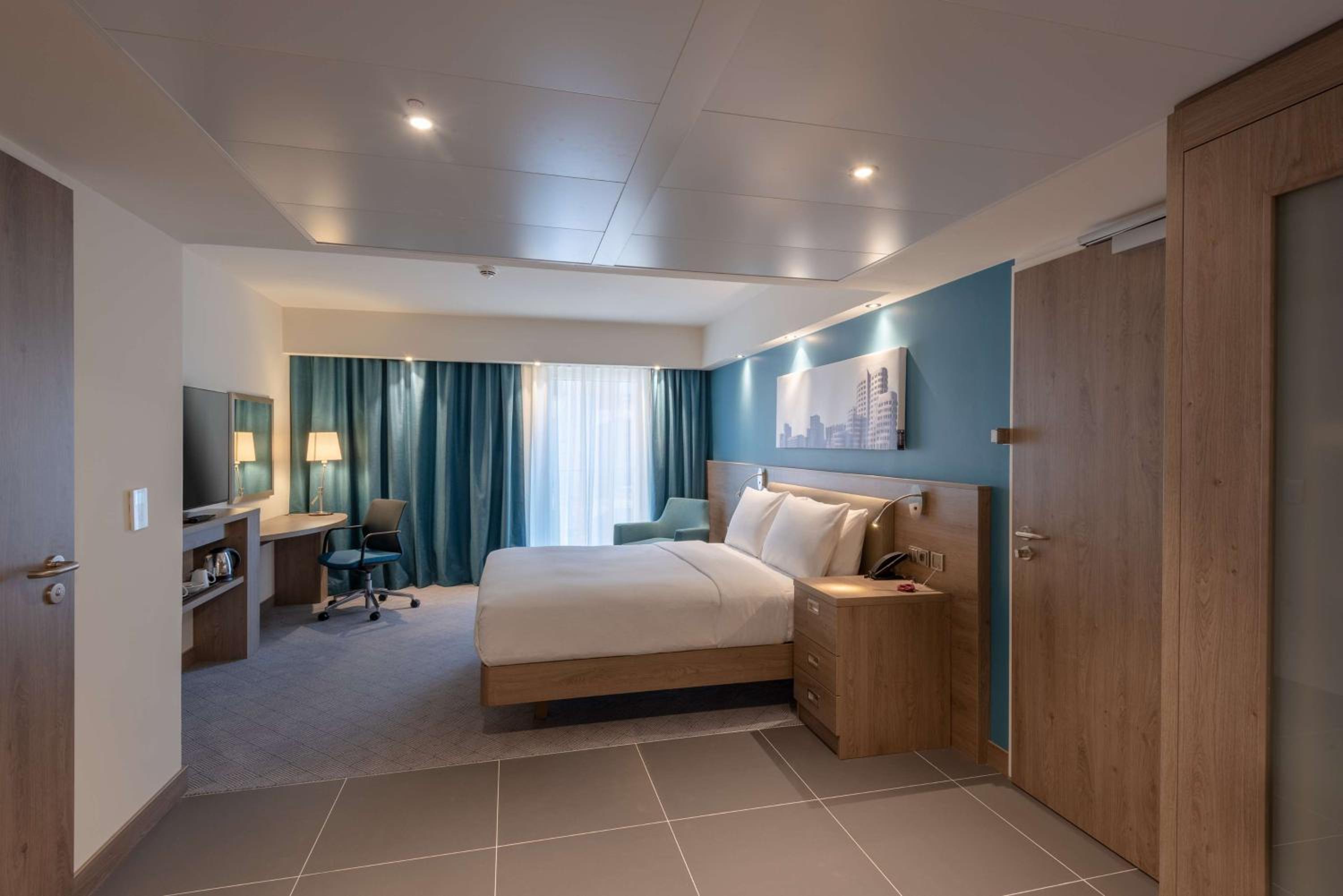 Queen Room - Accessible