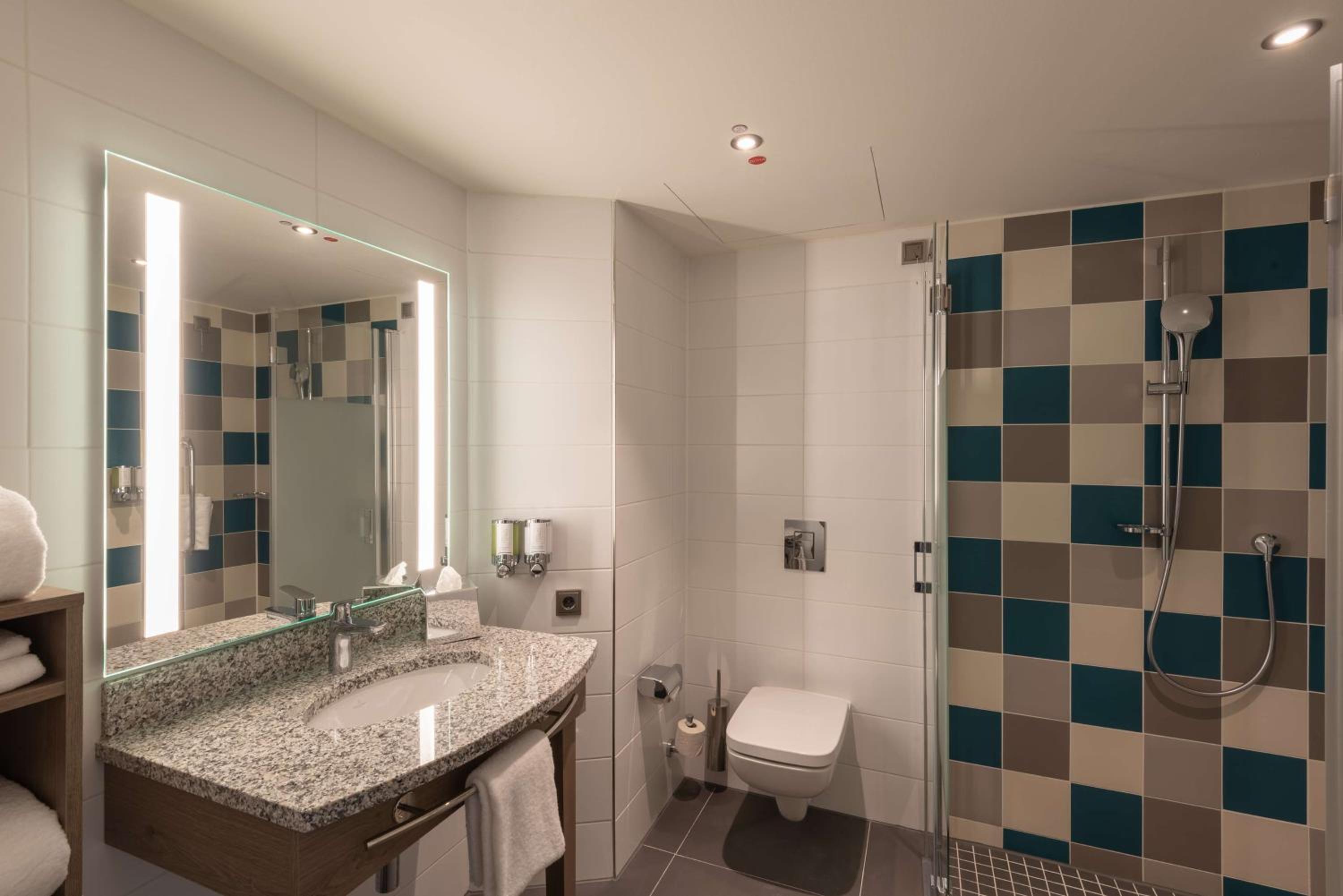 Queen Room - Accessible