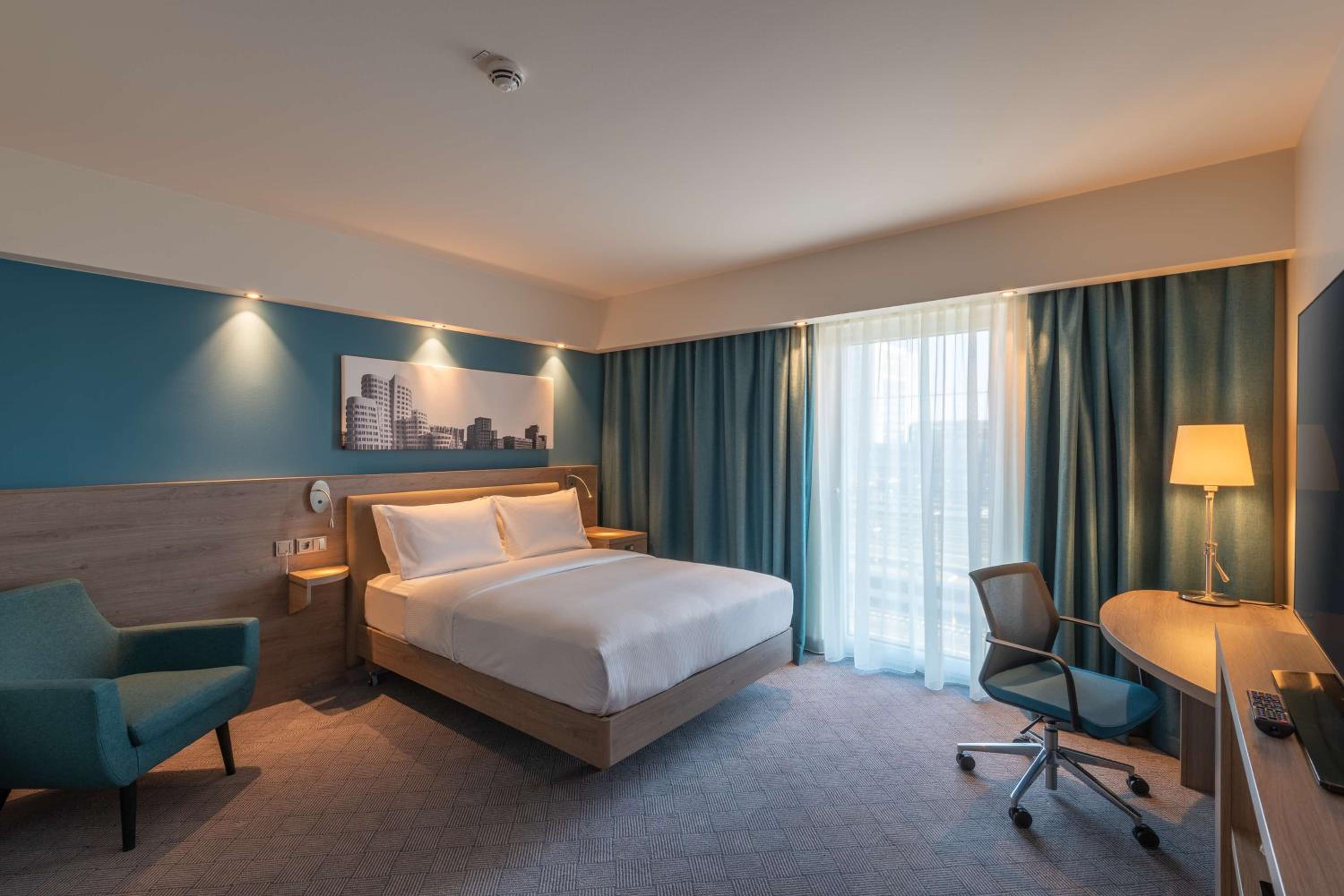 Queen Room - Accessible