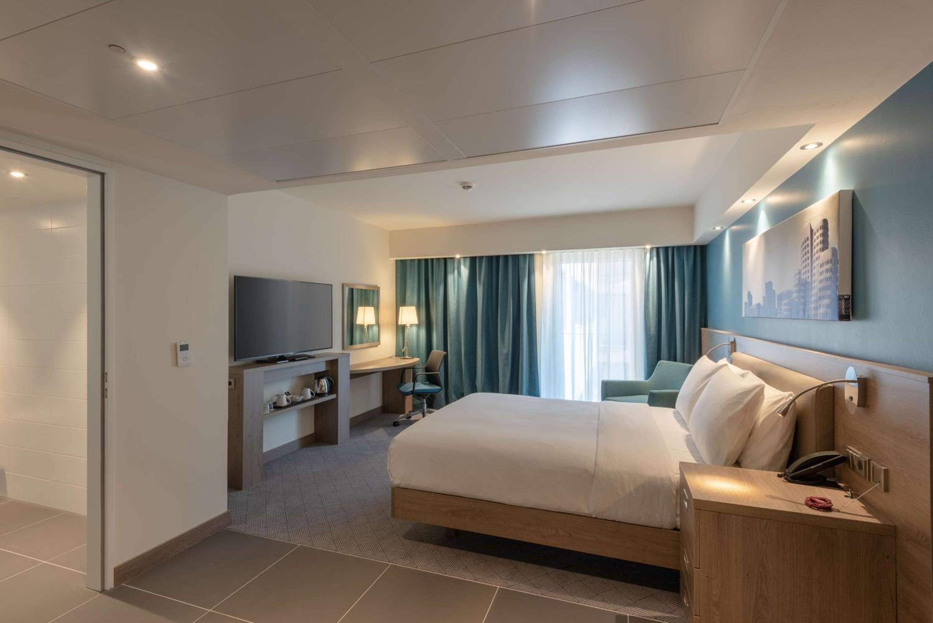 Queen Room - Accessible
