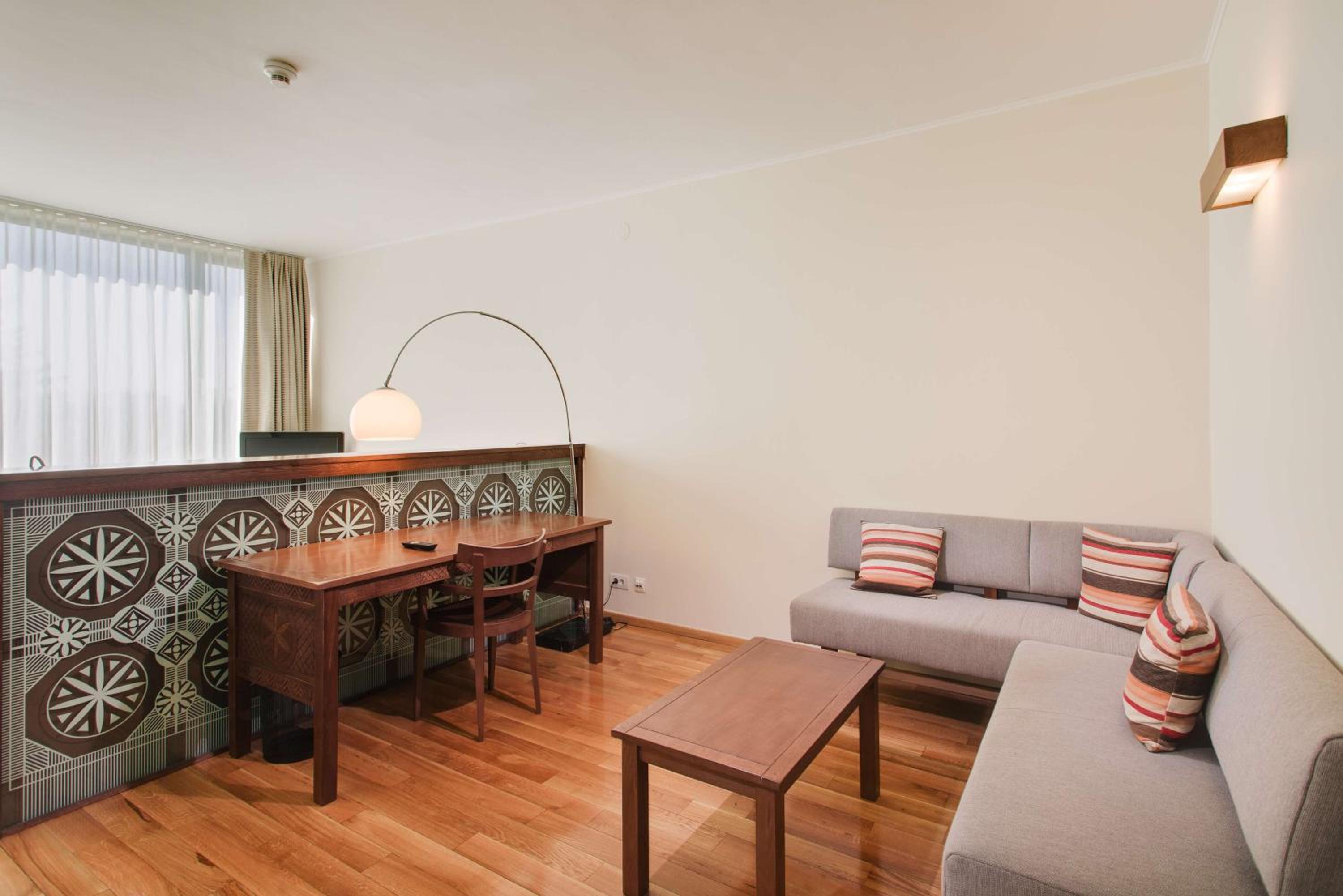 Deluxe King Room - Photo 2