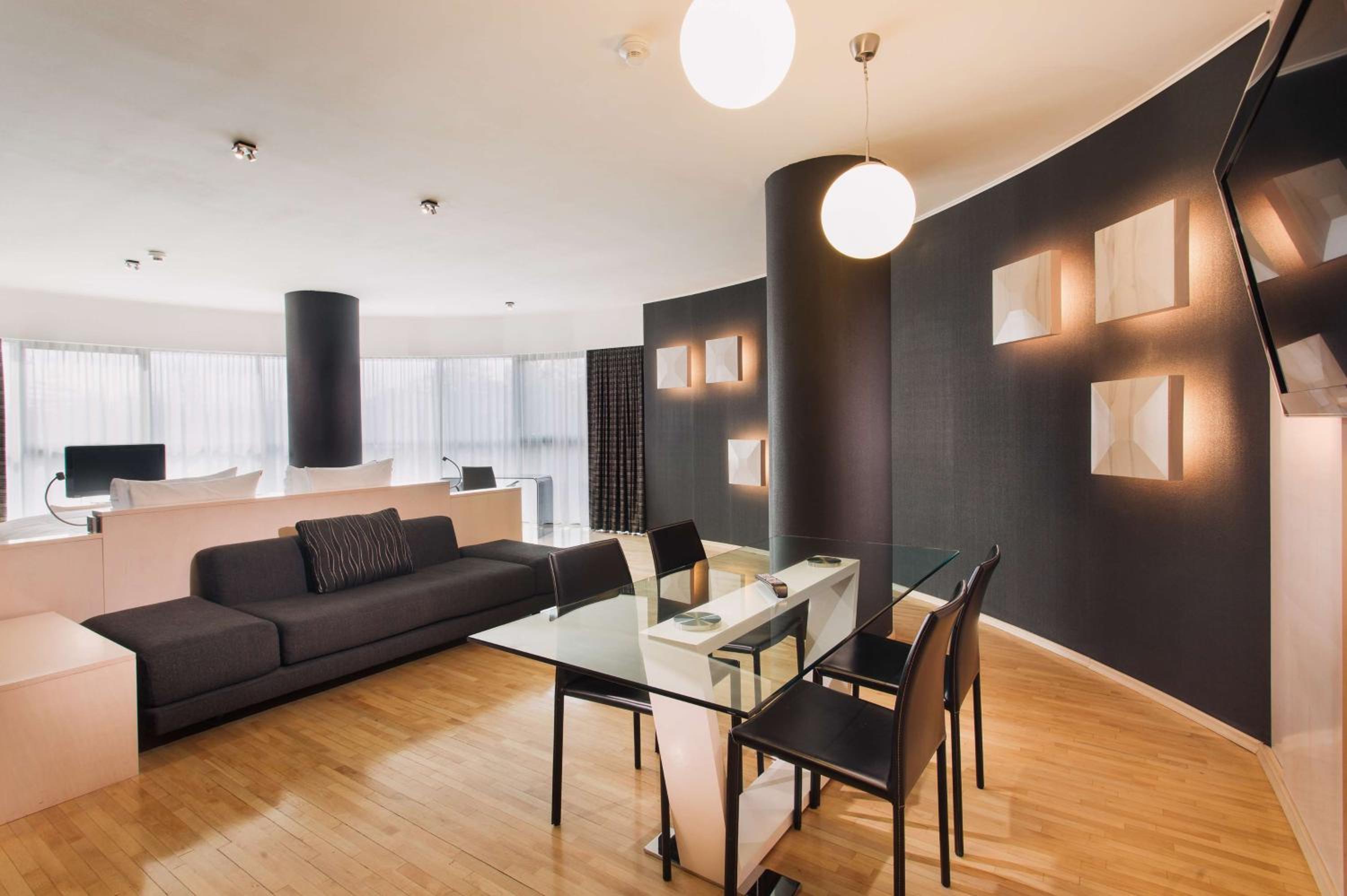 King Oval Suite - Photo 3