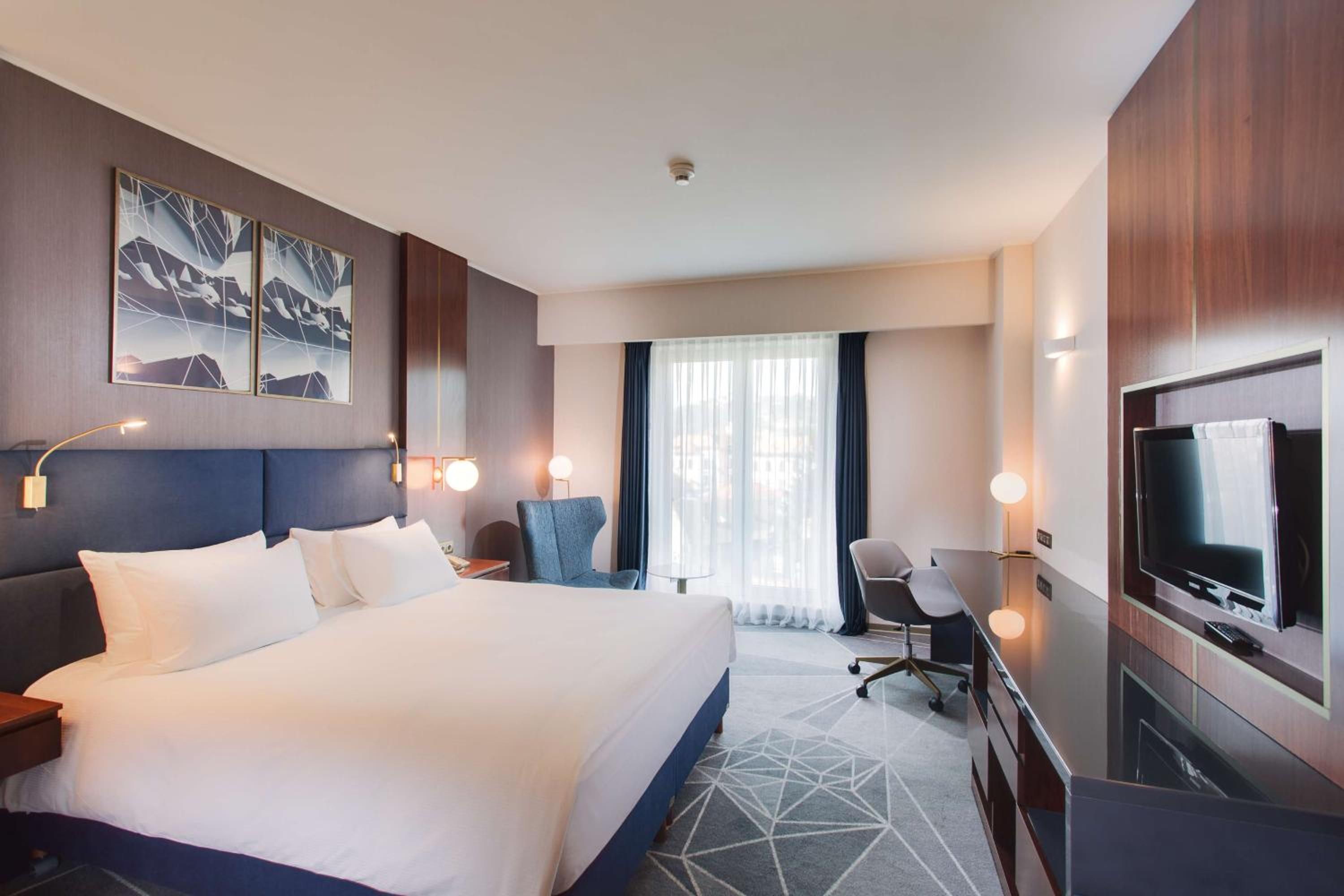King Guest Room - Photo 3