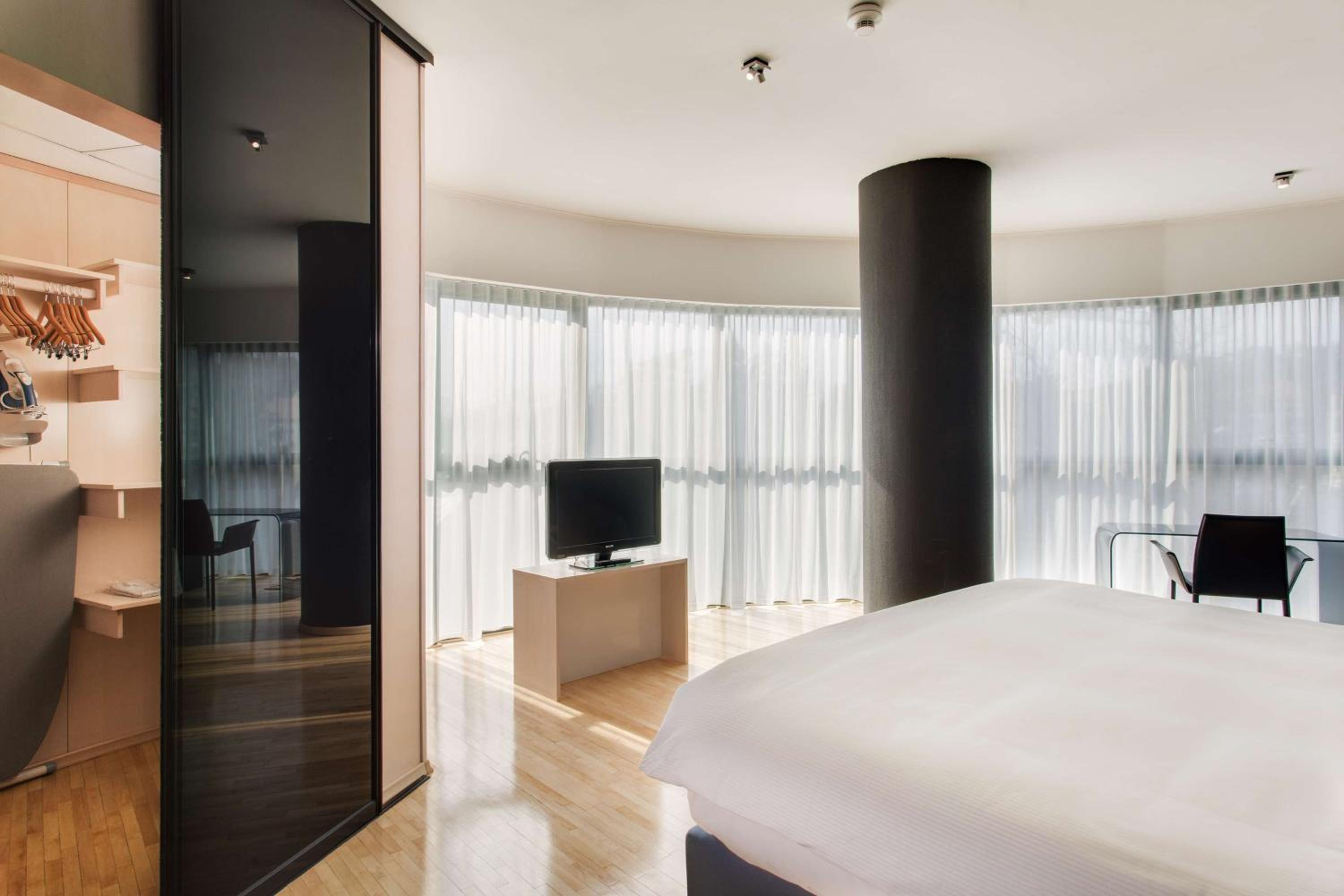 King Oval Suite - Photo 5