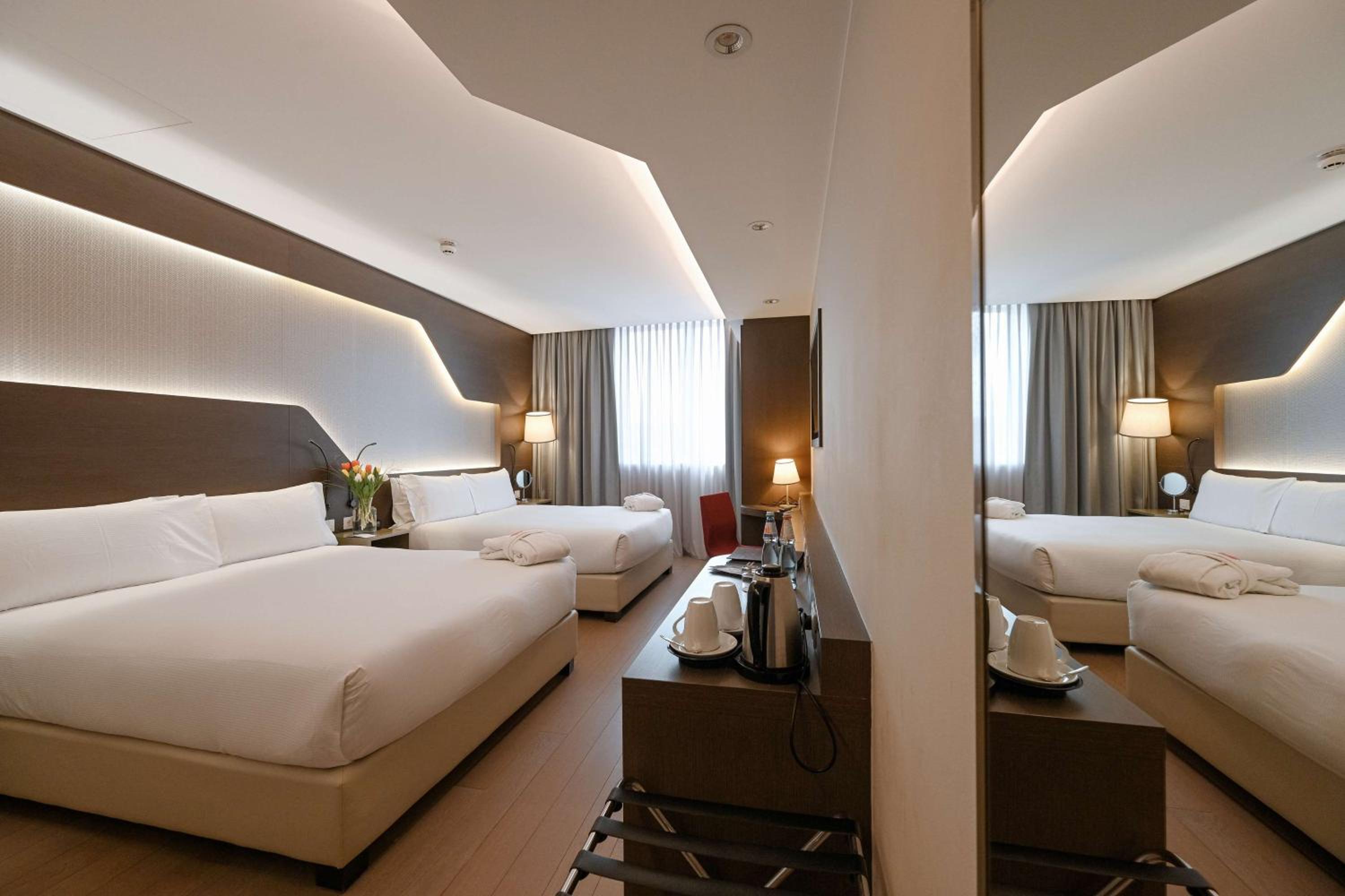 Deluxe Queen Room with Two Queen Beds photo 3