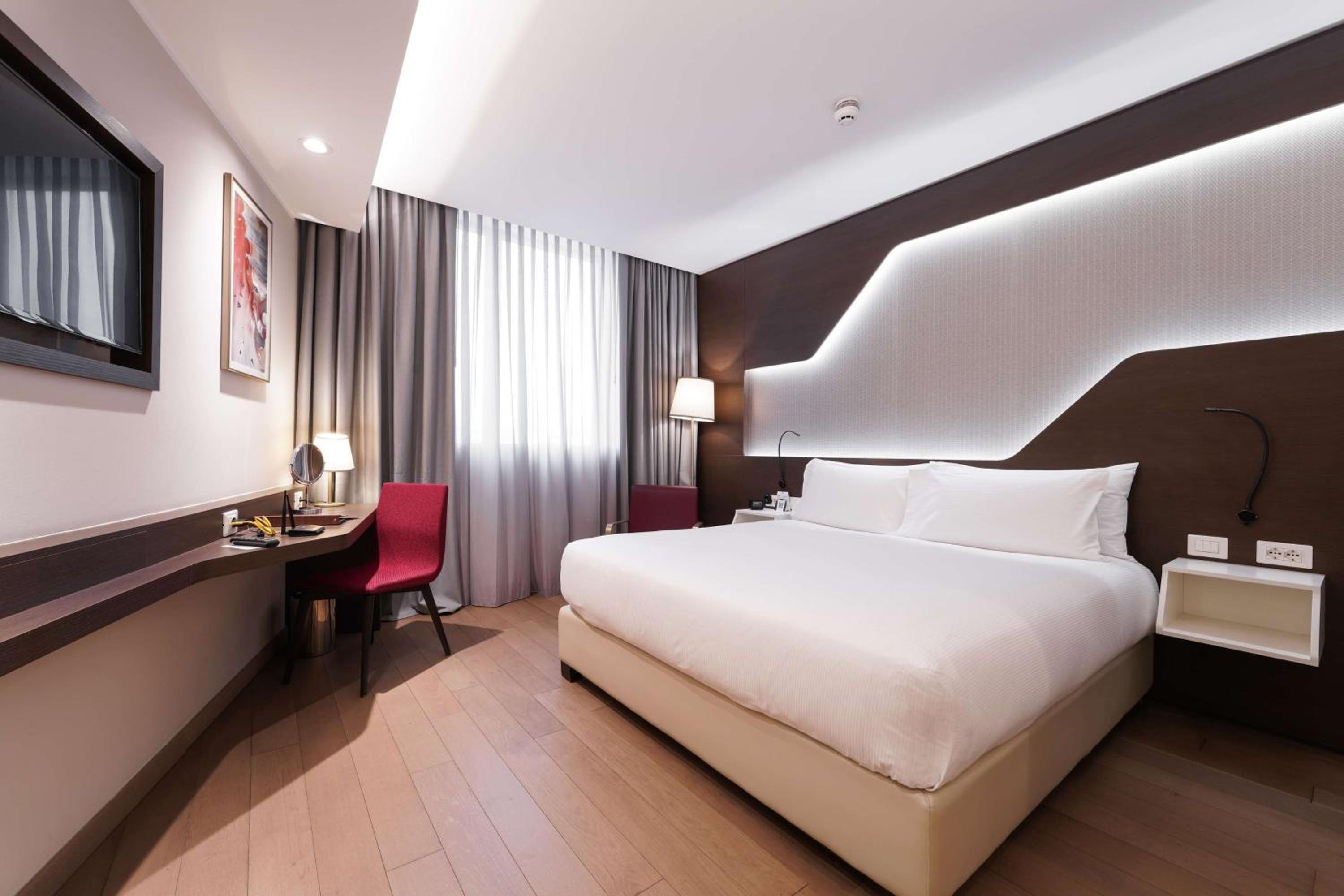 Deluxe King Room photo 3