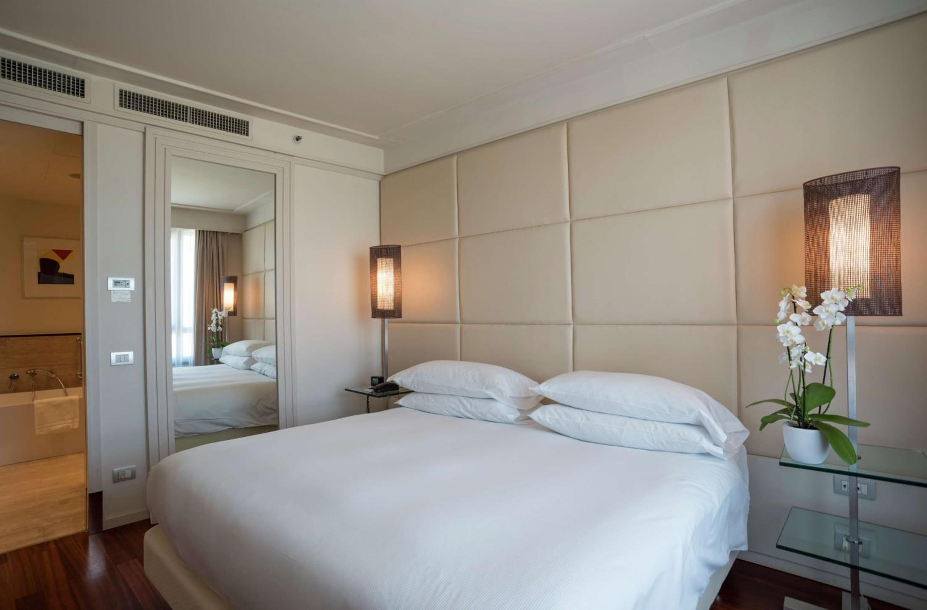 Junior Family King Suite