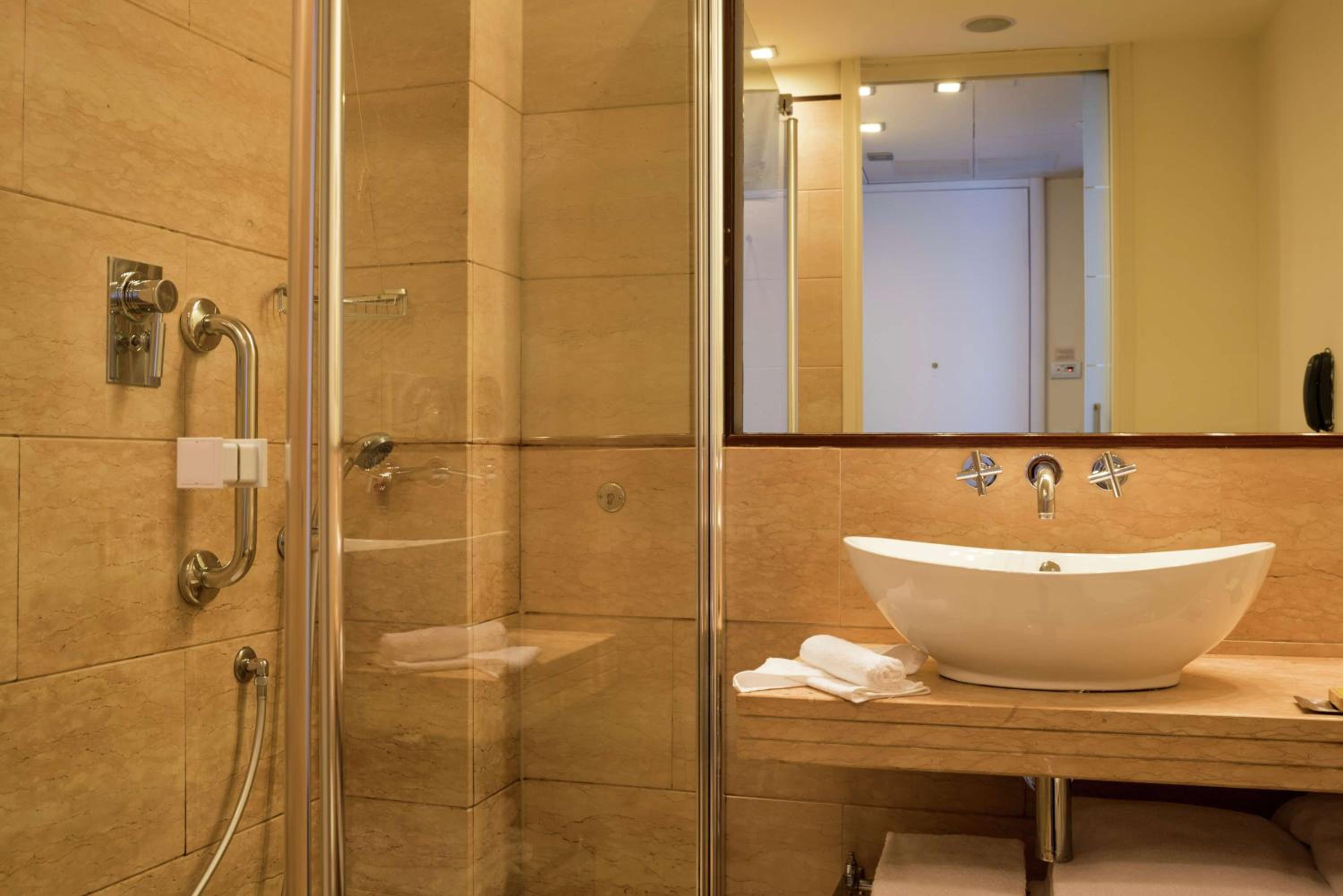 Deluxe King Room with City View