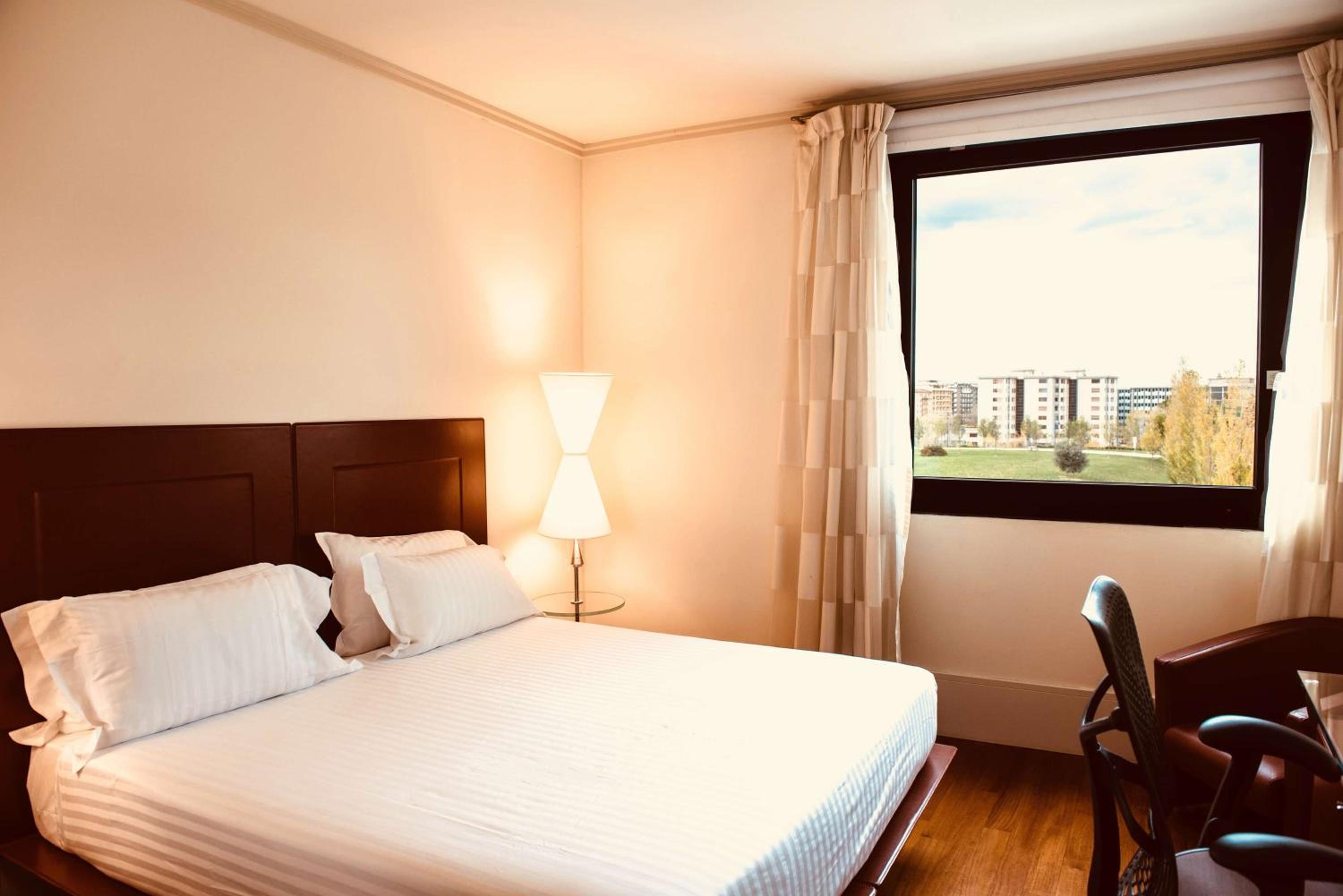 King Room with Park View thumbnail 5