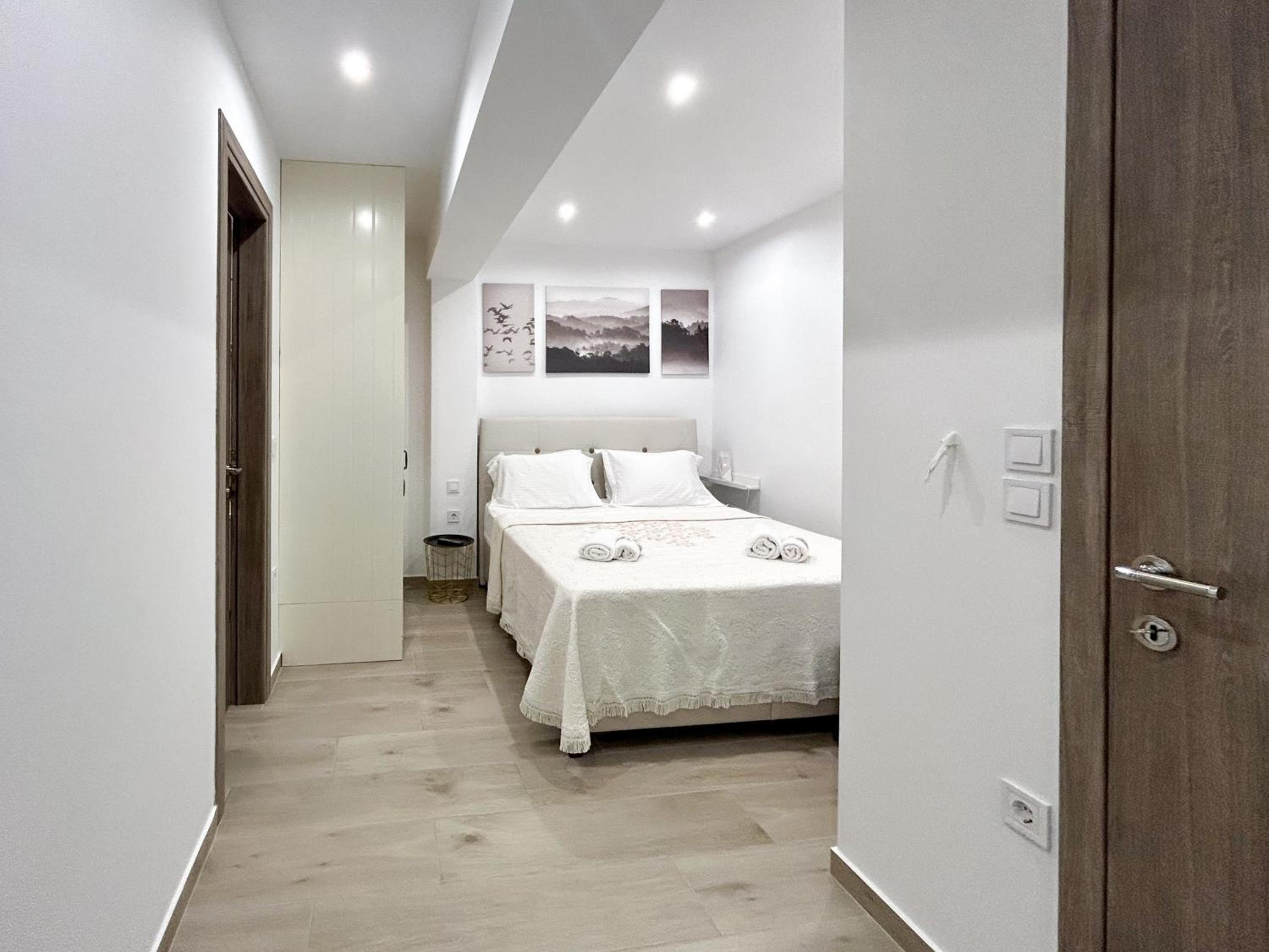 One-Bedroom Apartment photo 1