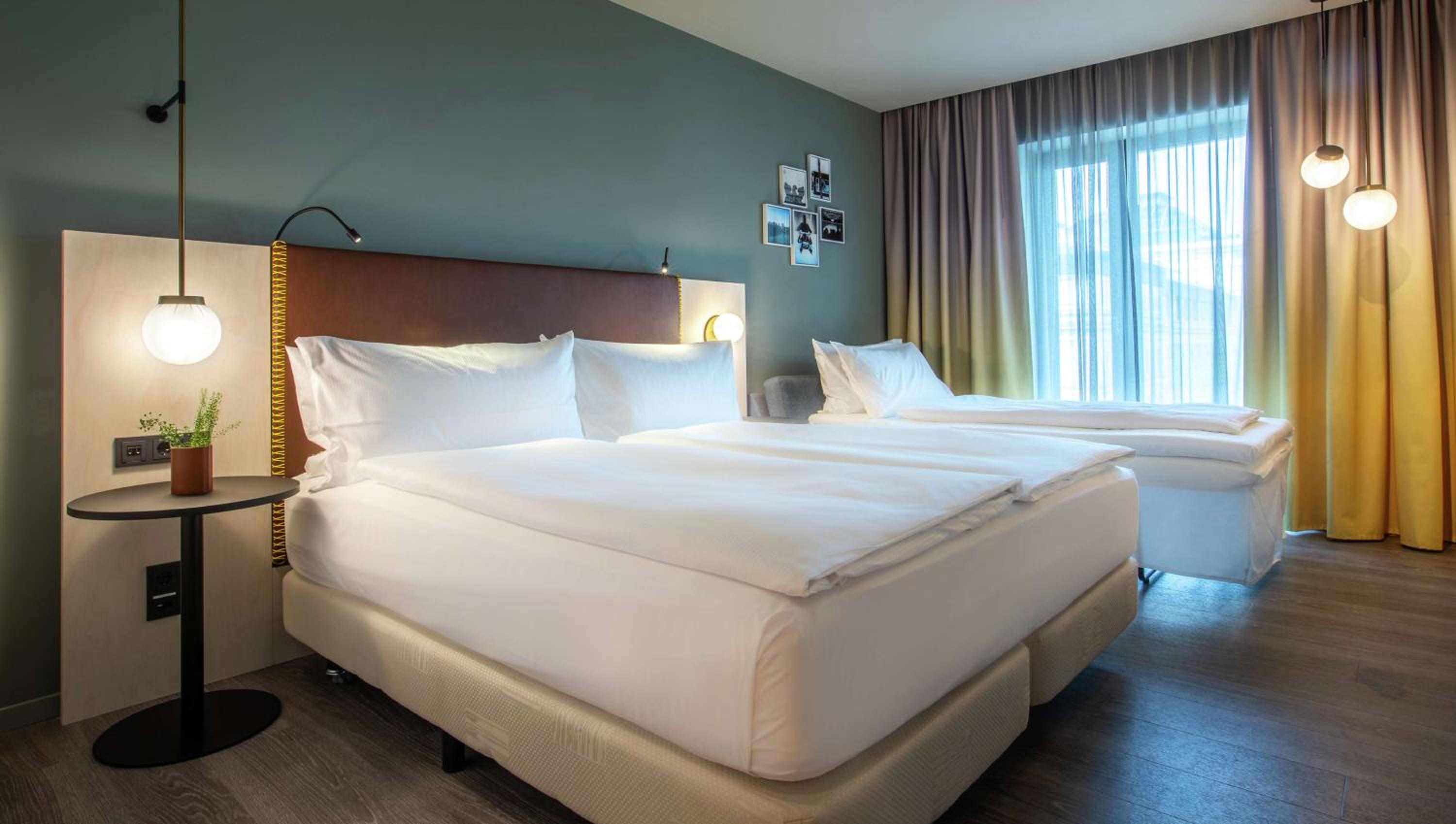 Superior King Room with Sofa Bed - Photo 1