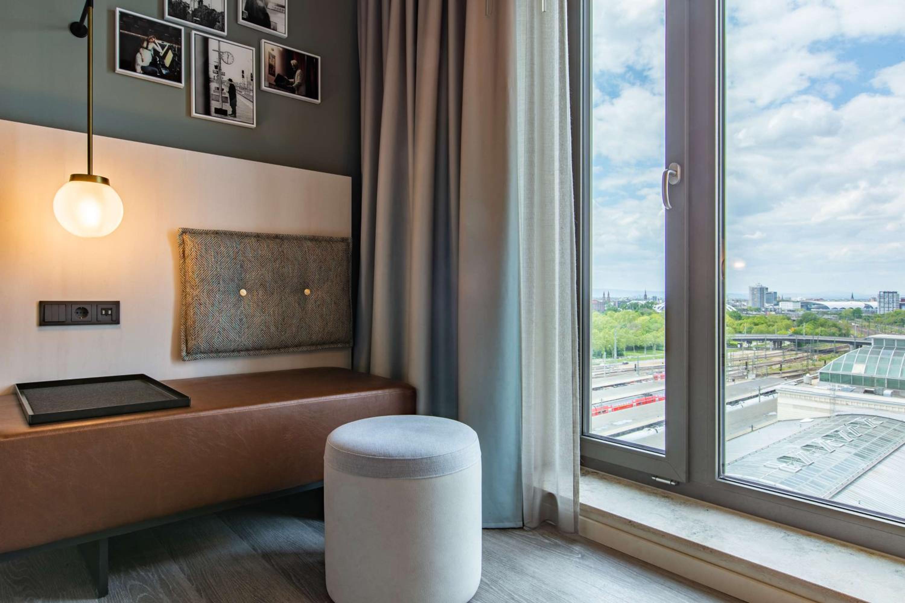 Deluxe King Room - Photo 3