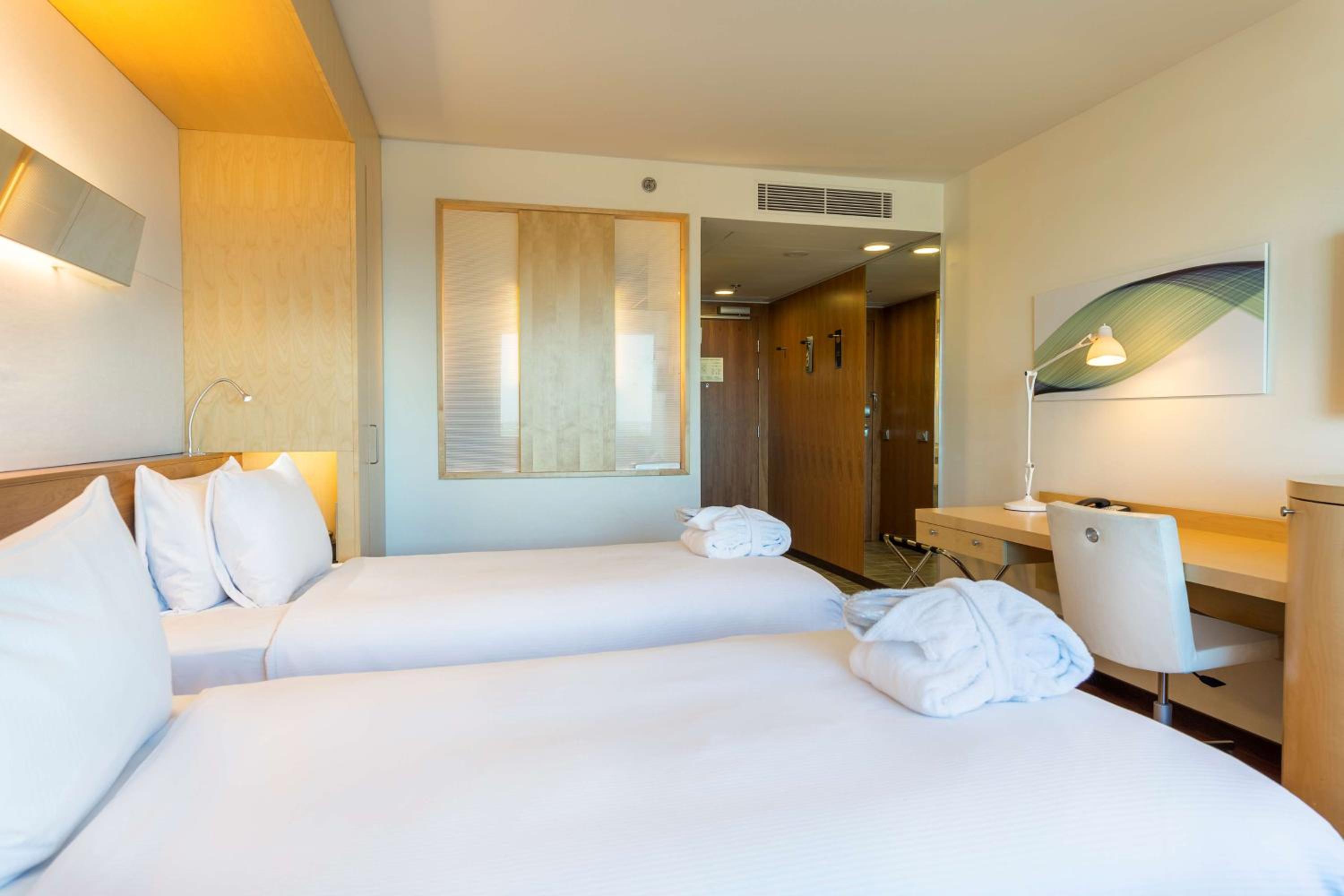 Executive Twin Room - Photo 4