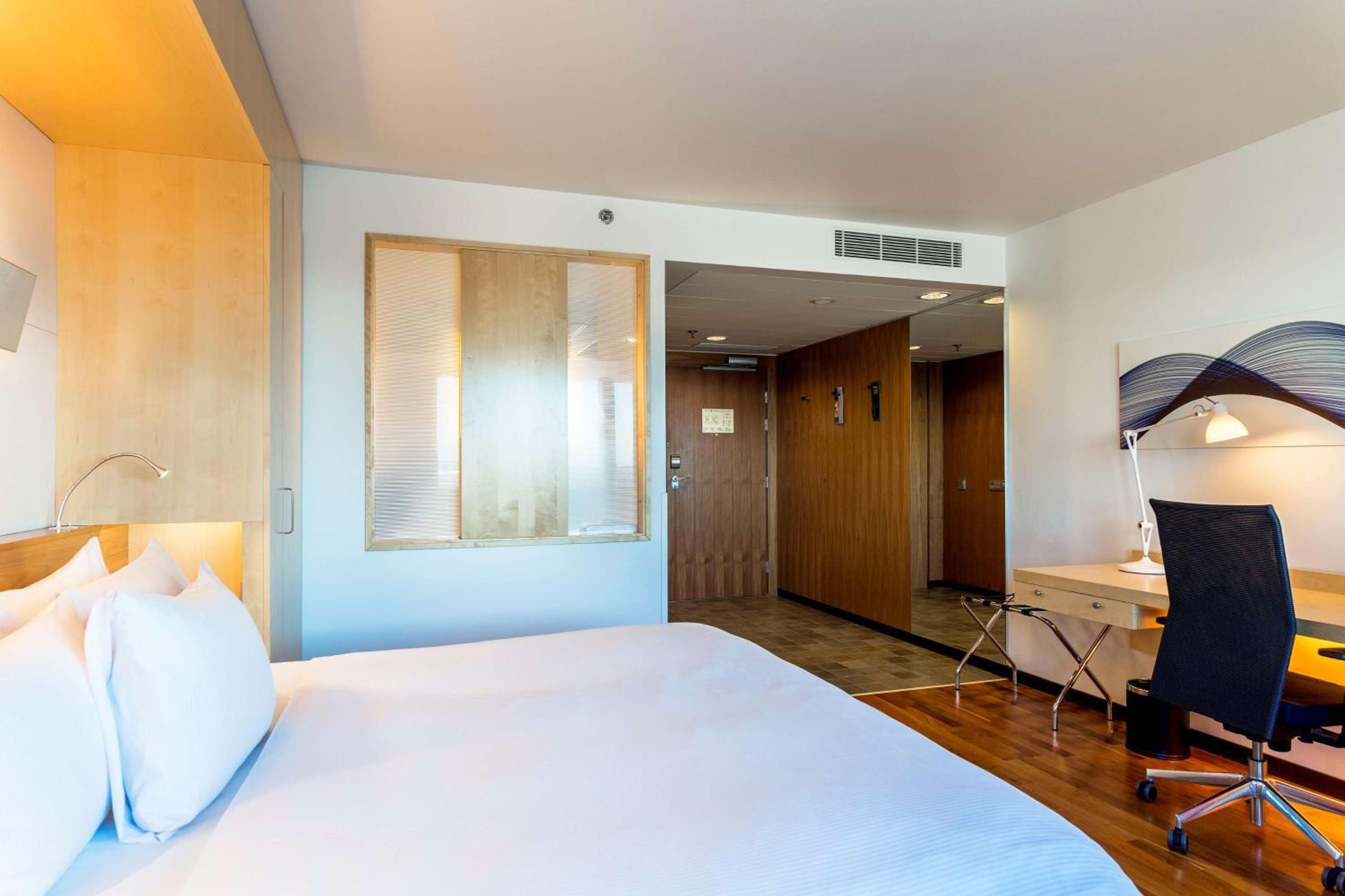 King Guest Room - Photo 5