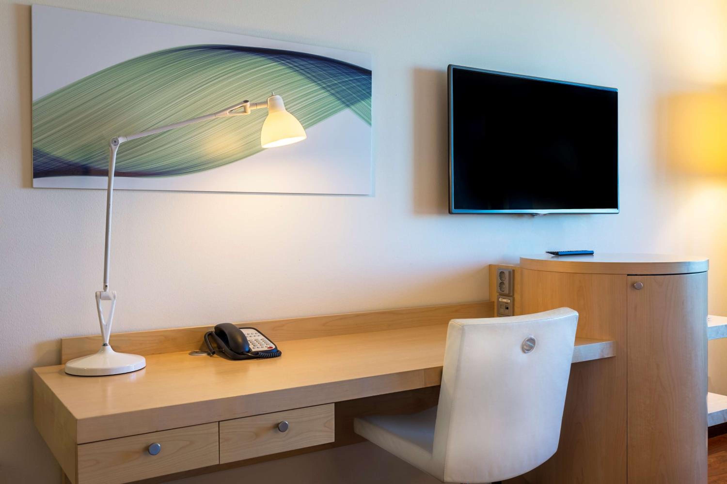 Executive Twin Room - Photo 3