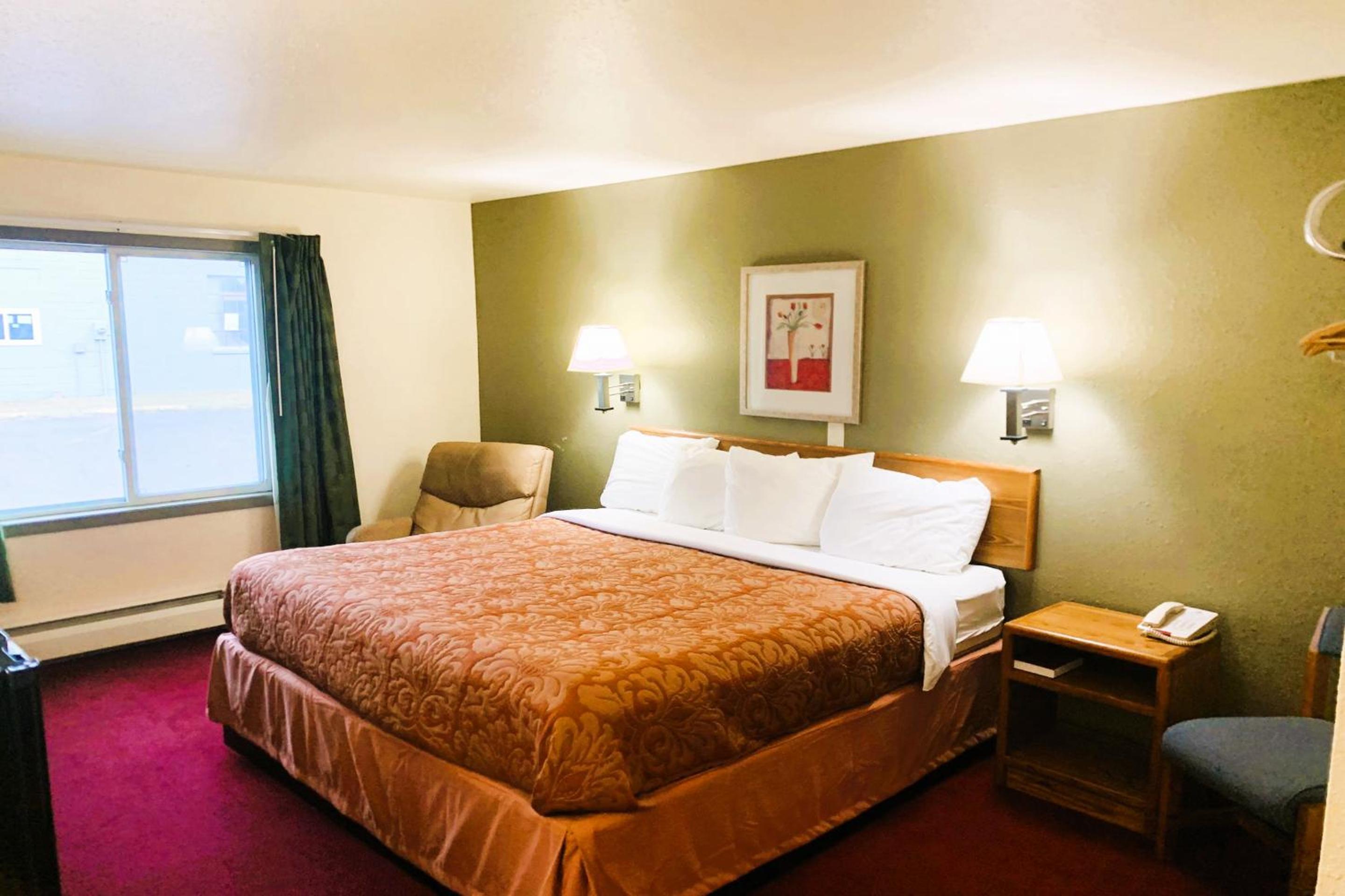 King Room with One King Bed (Non Smoking) photo 3