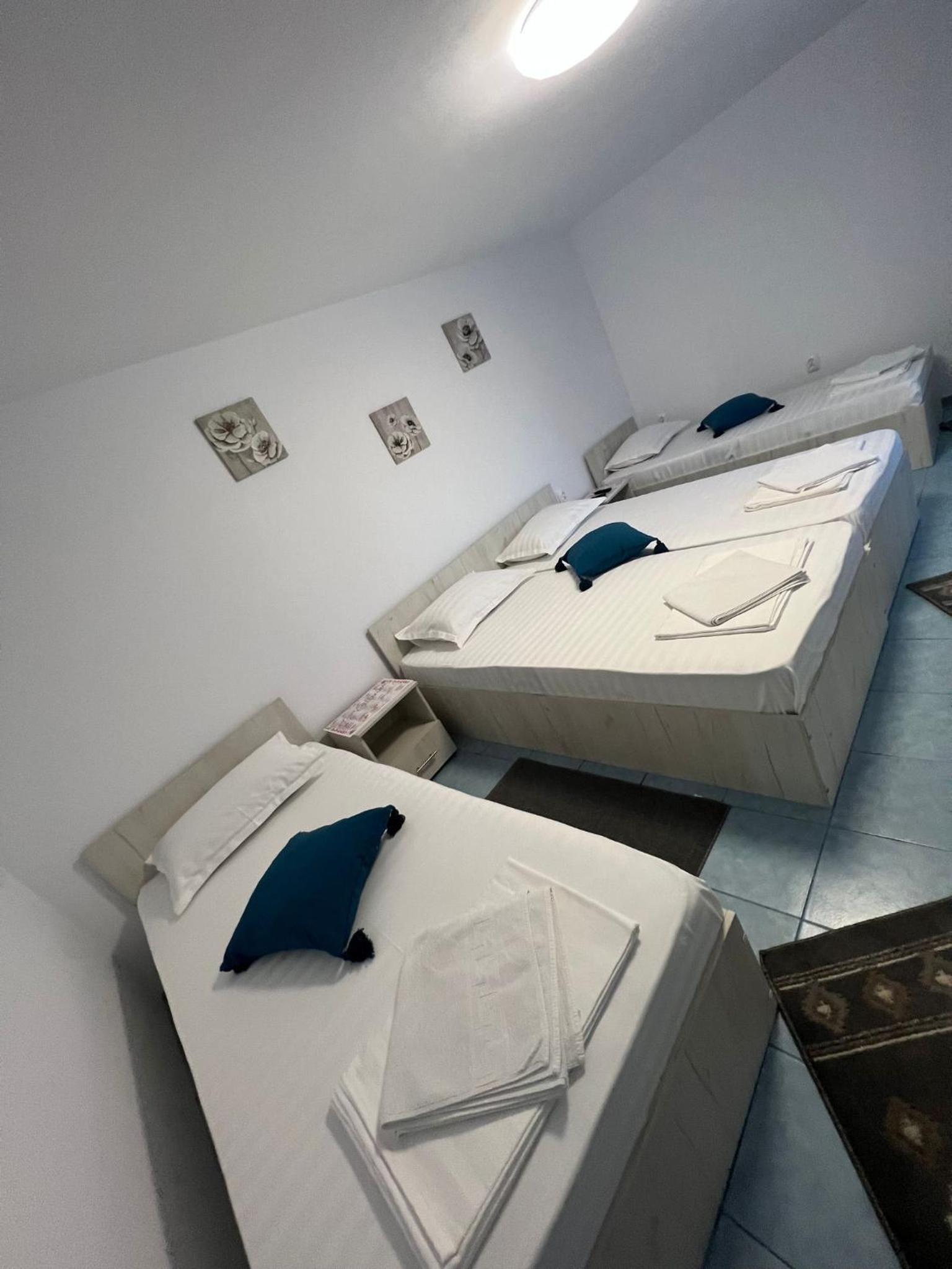 Quadruple Room with Private Bathroom - Photo 1