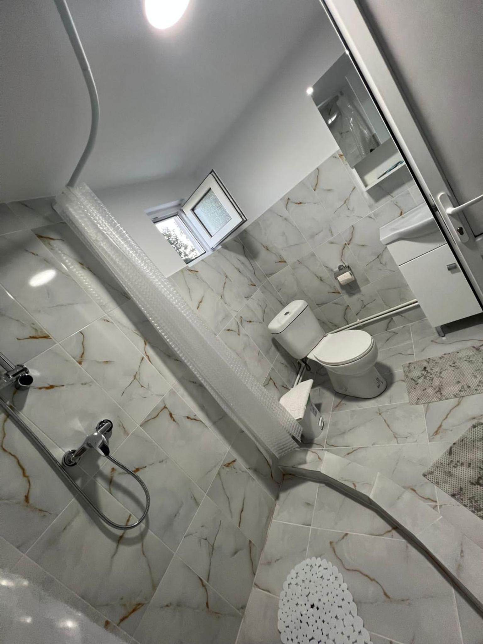 Quadruple Room with Private Bathroom - Photo 2