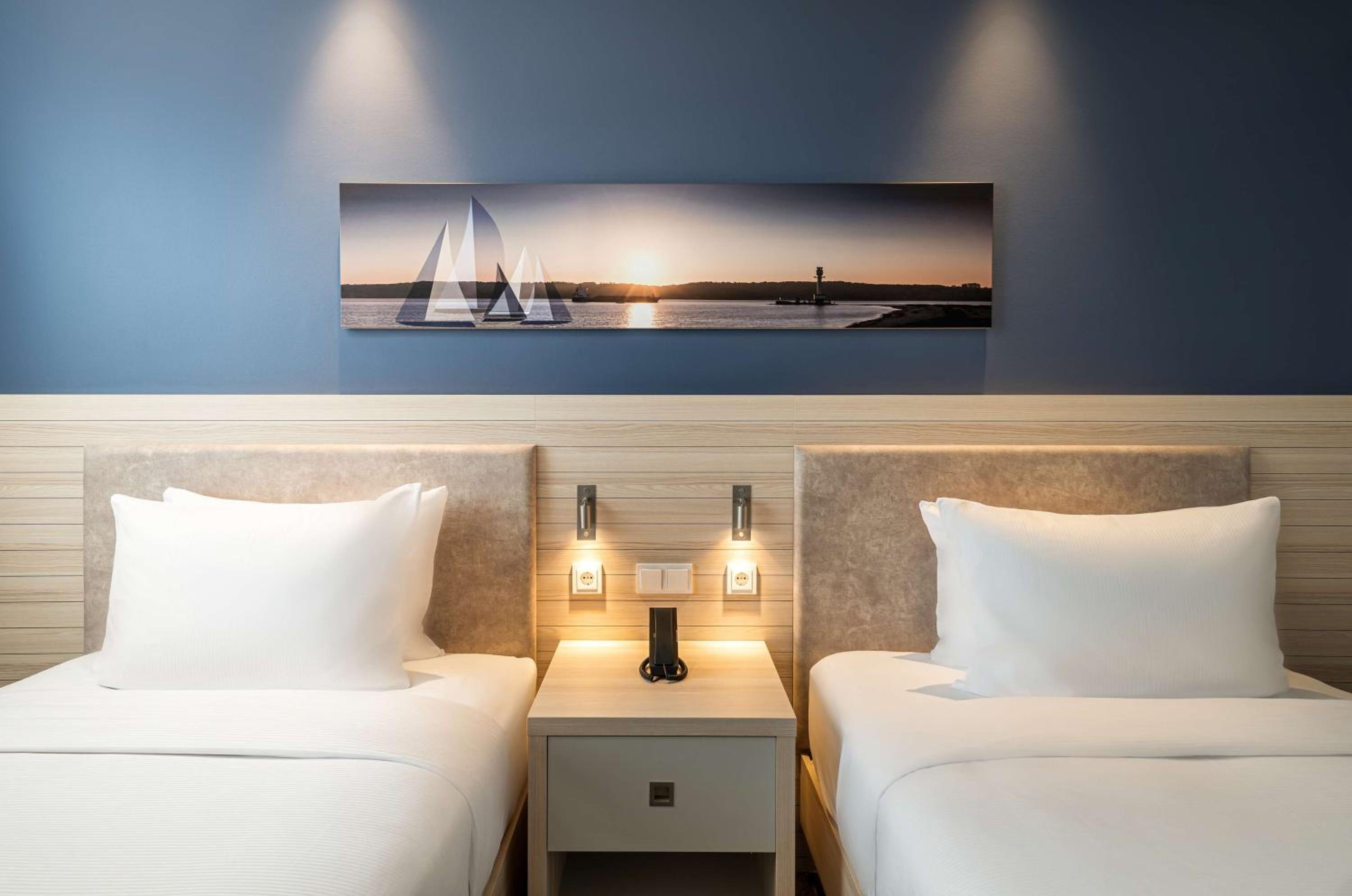 Twin Room with City View - Photo 4