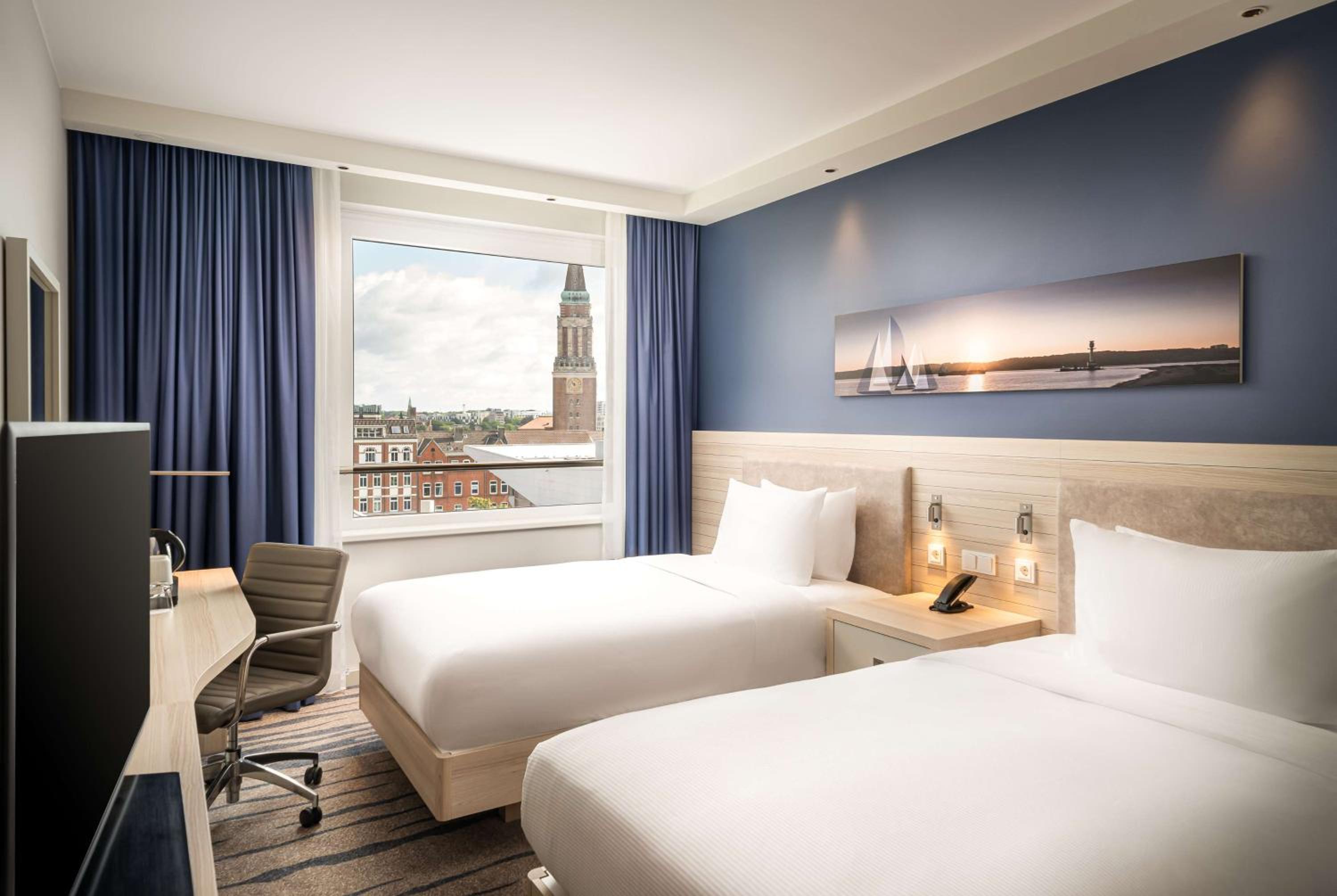 Twin Room with Harbor View - Photo 5