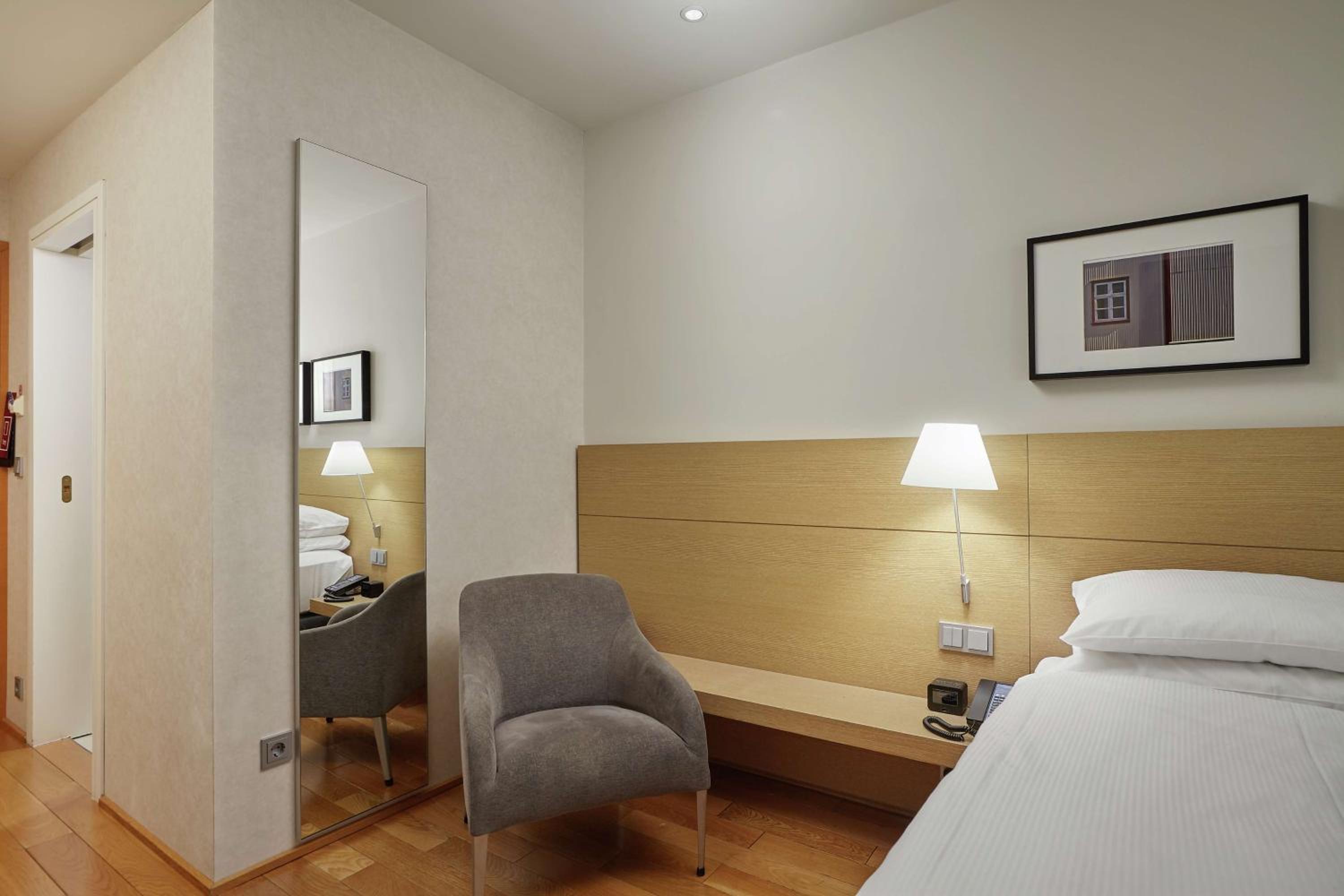 Queen Room - Photo 2