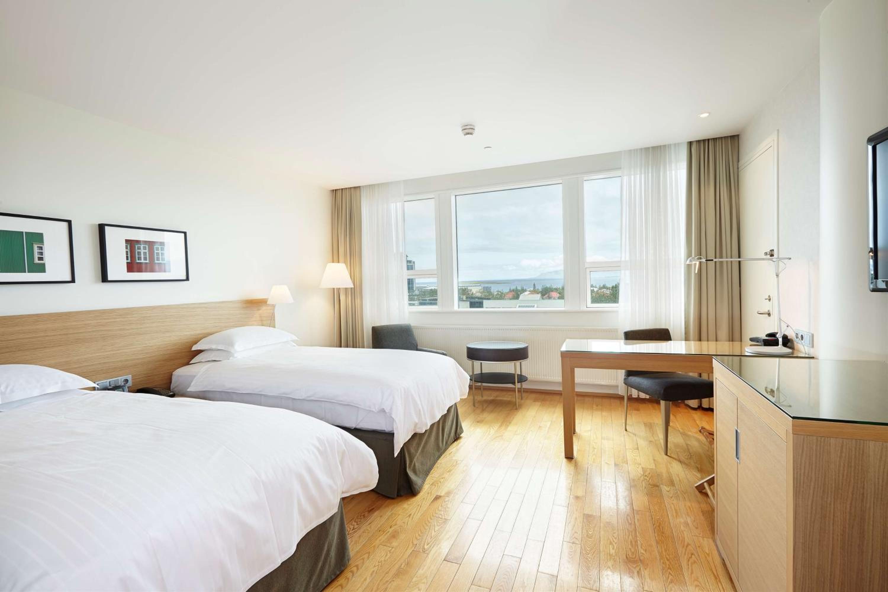 Standard Twin Room with Scenic View - Photo 4