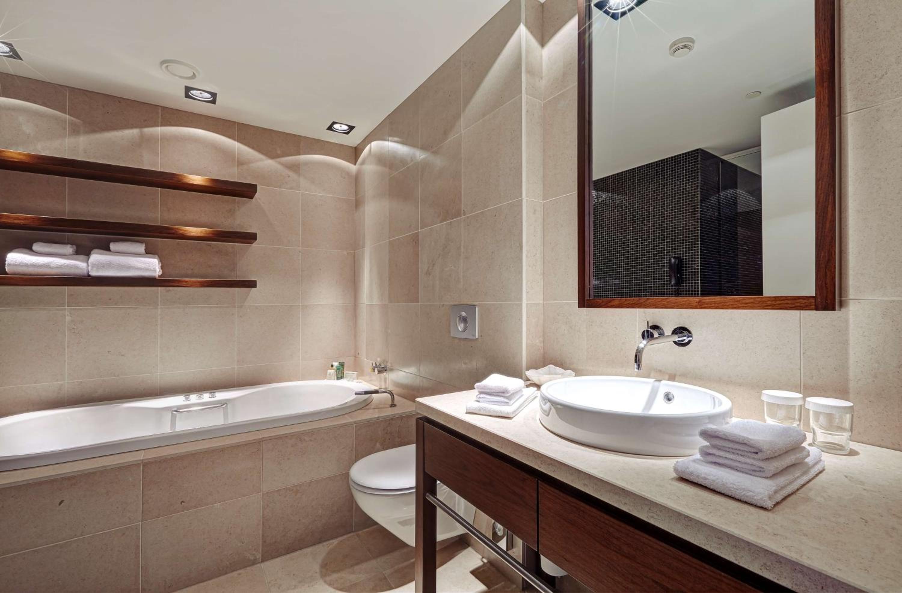 King Suite - Photo 3