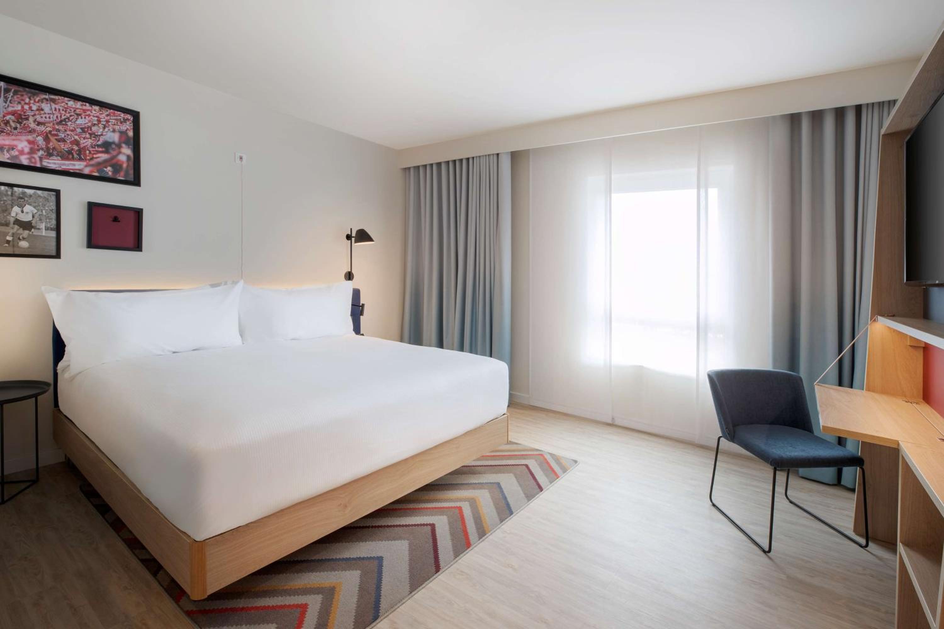 Queen Room - Accessible - Photo 1