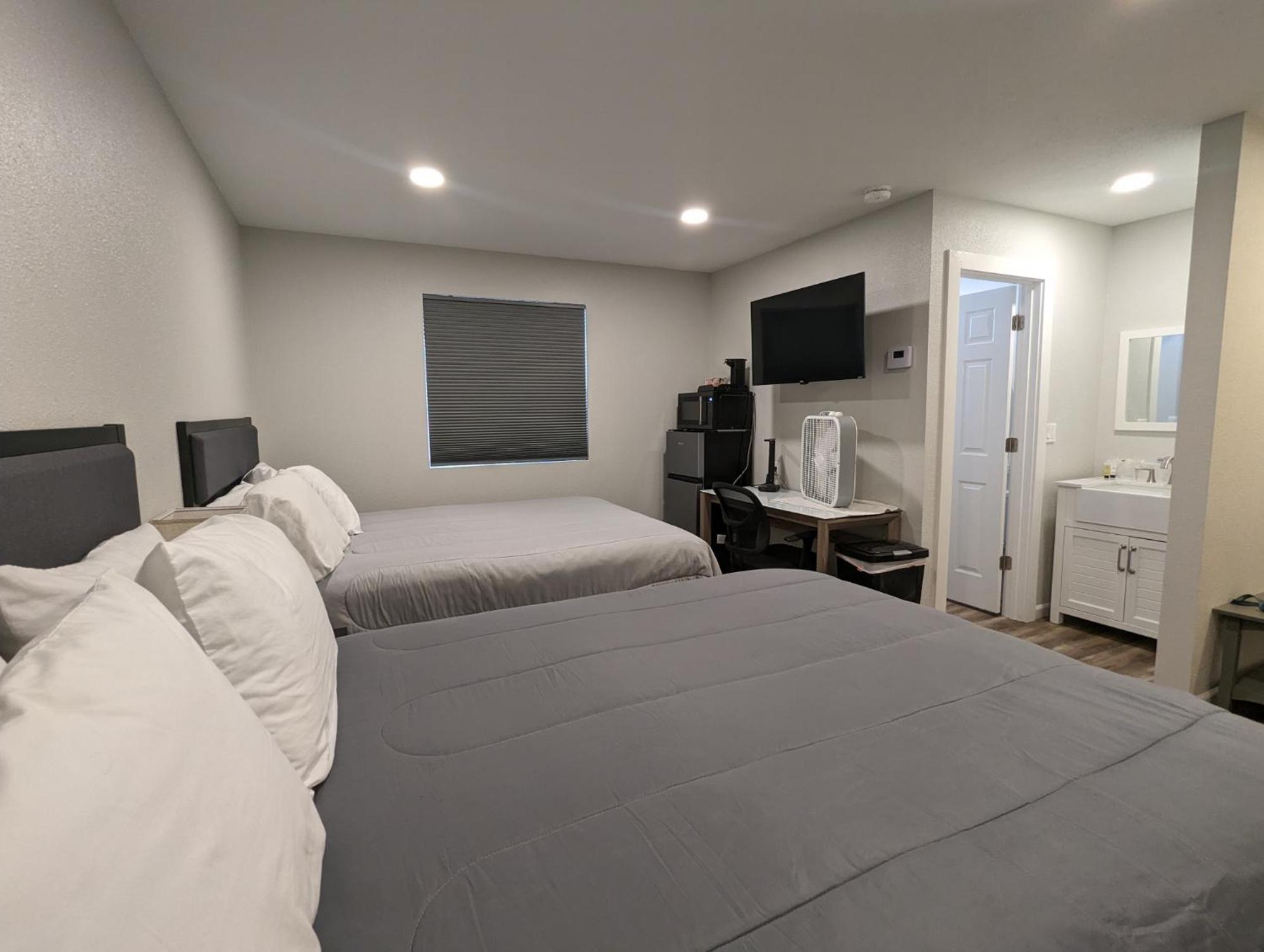 Double Deluxe Room - Photo 4