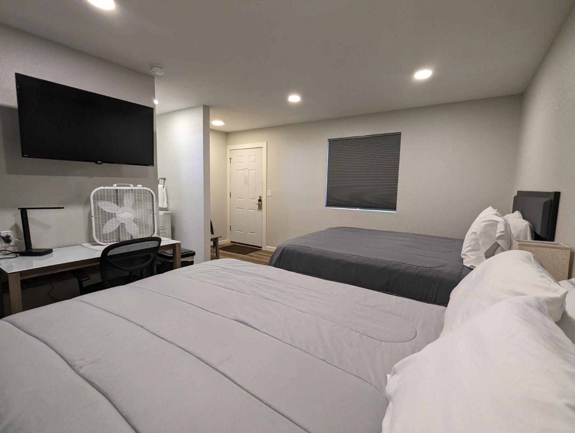 Double Deluxe Room - Photo 6