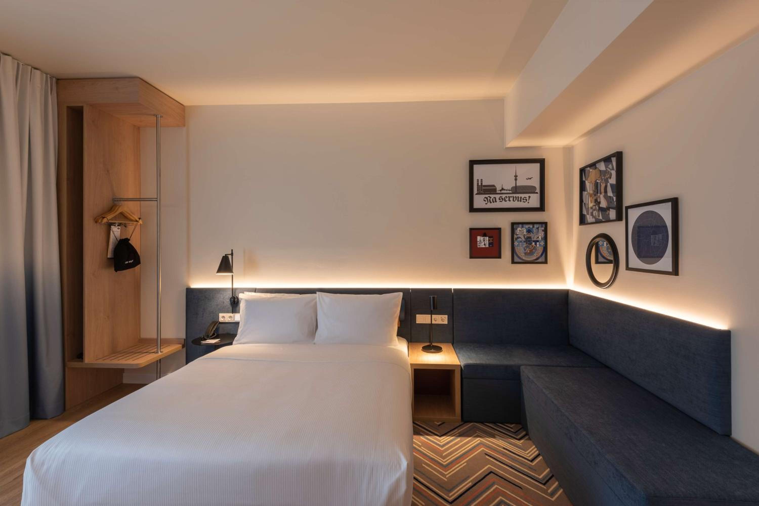 Queen Room with Sofa Bed - Accessible - Photo 2