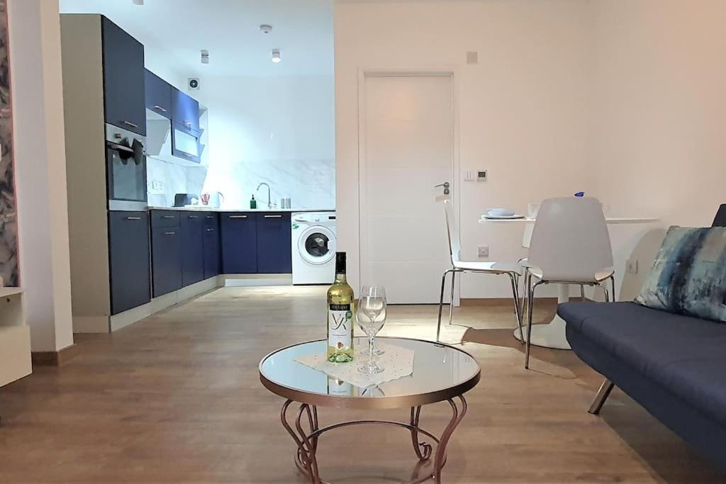 One-Bedroom Apartment photo 3