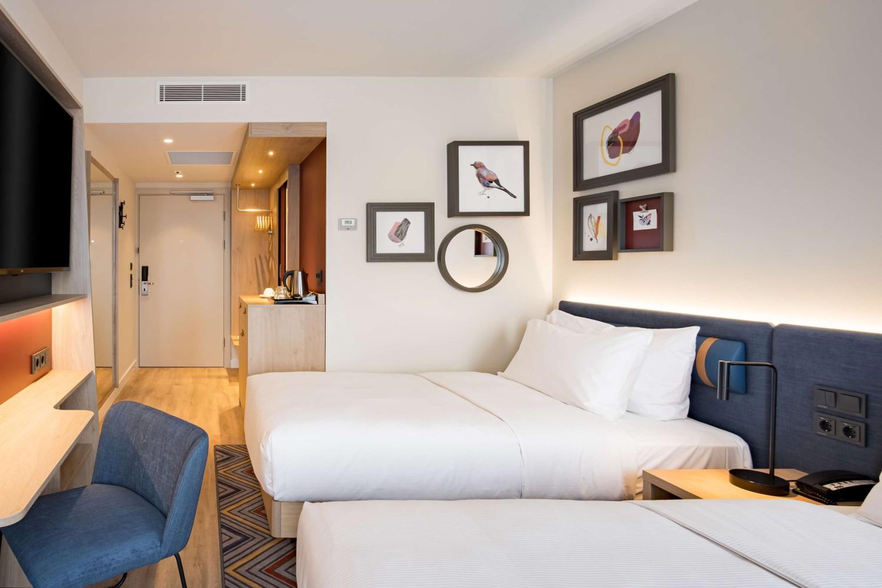 Twin Room - Photo 6
