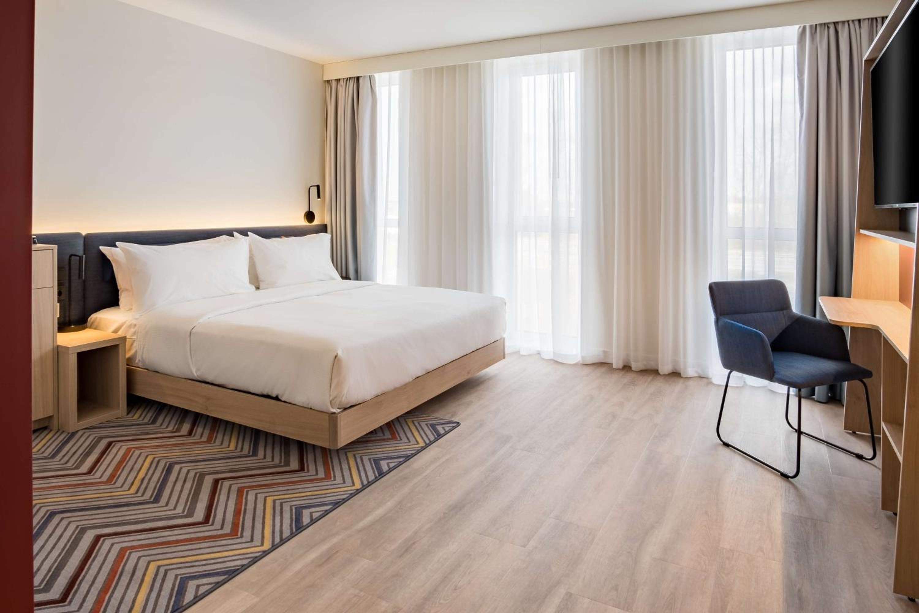 King Room - Mobility Accessible - Photo 1