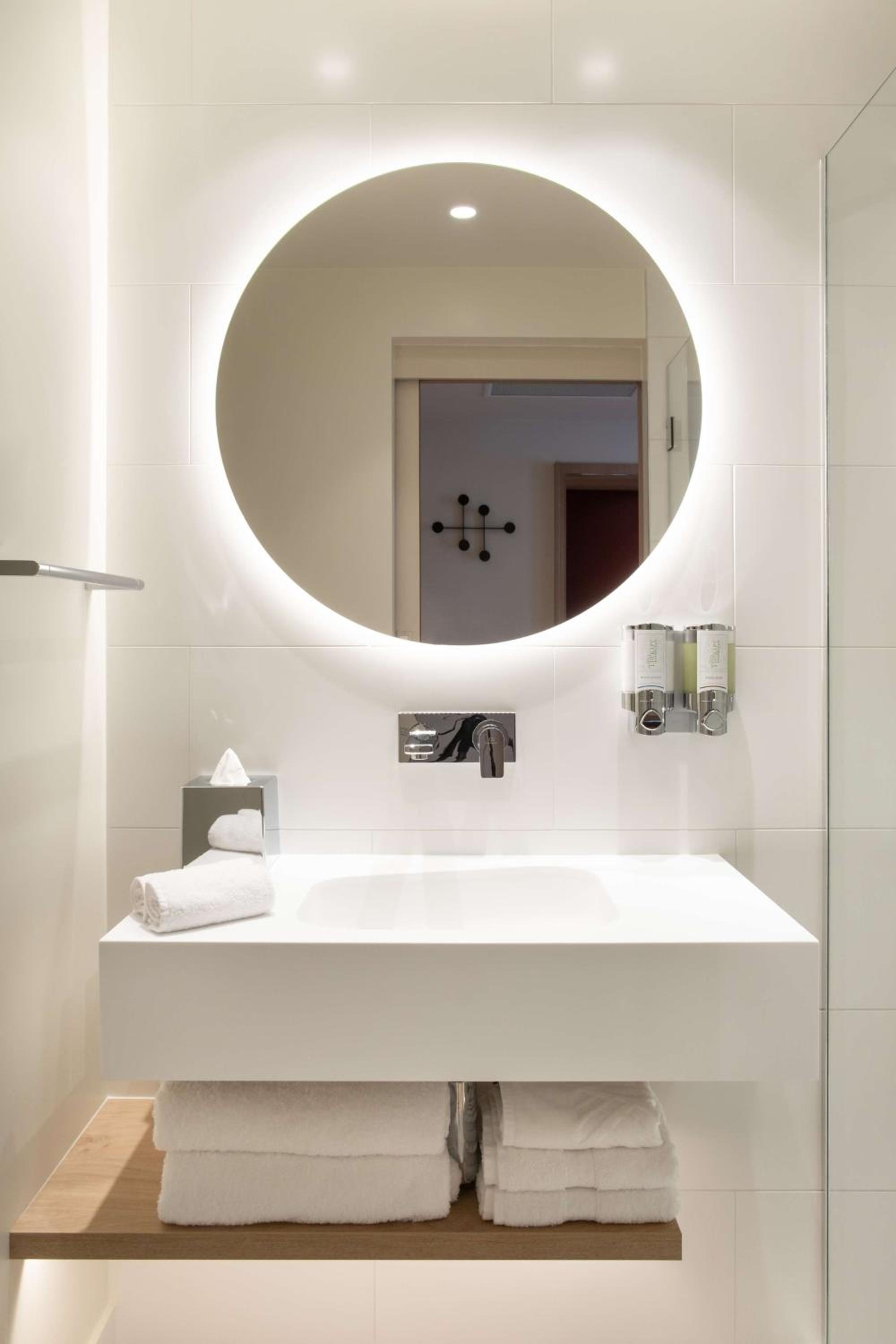 King Room - Mobility Accessible - Photo 4