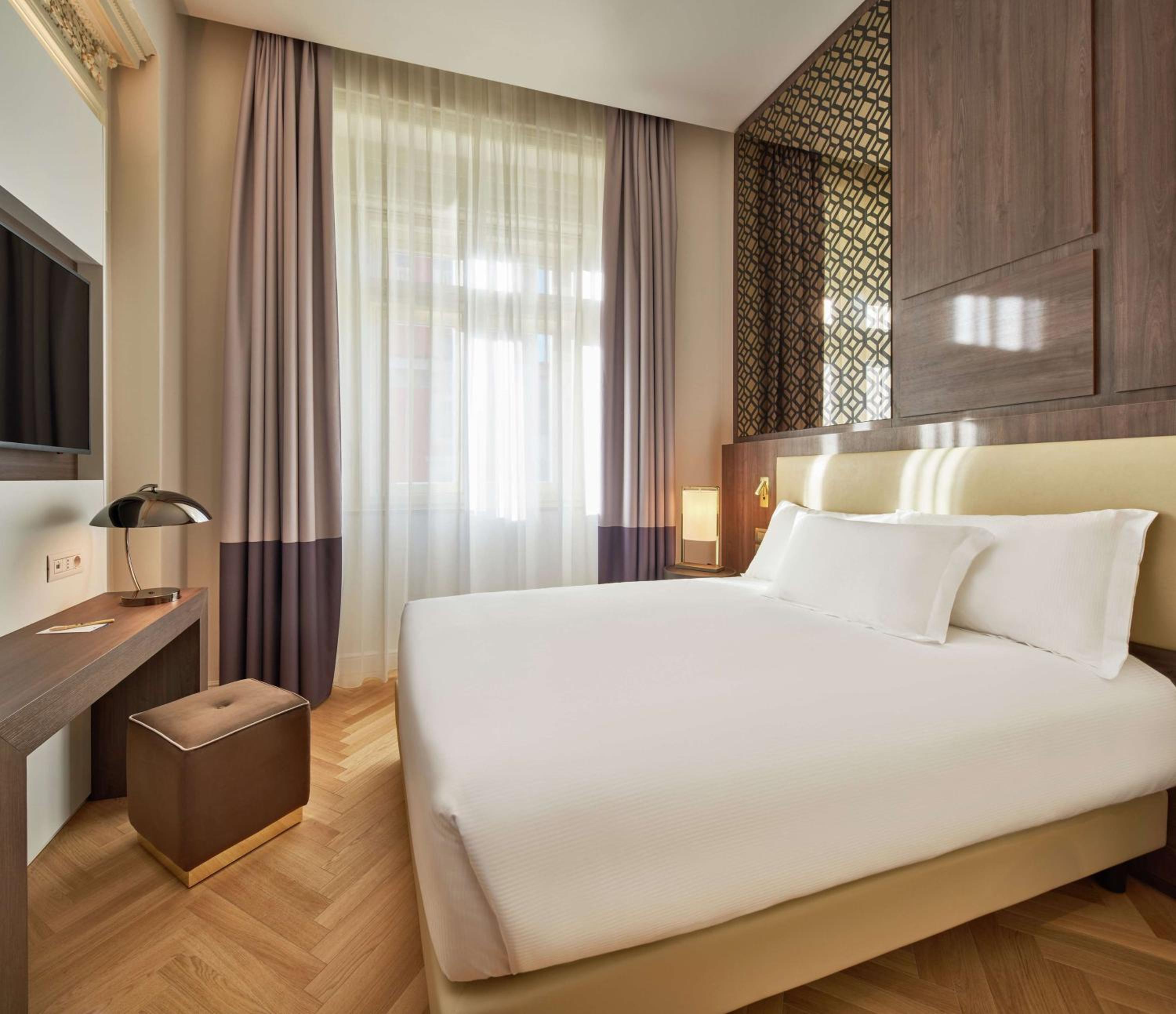 Queen Room