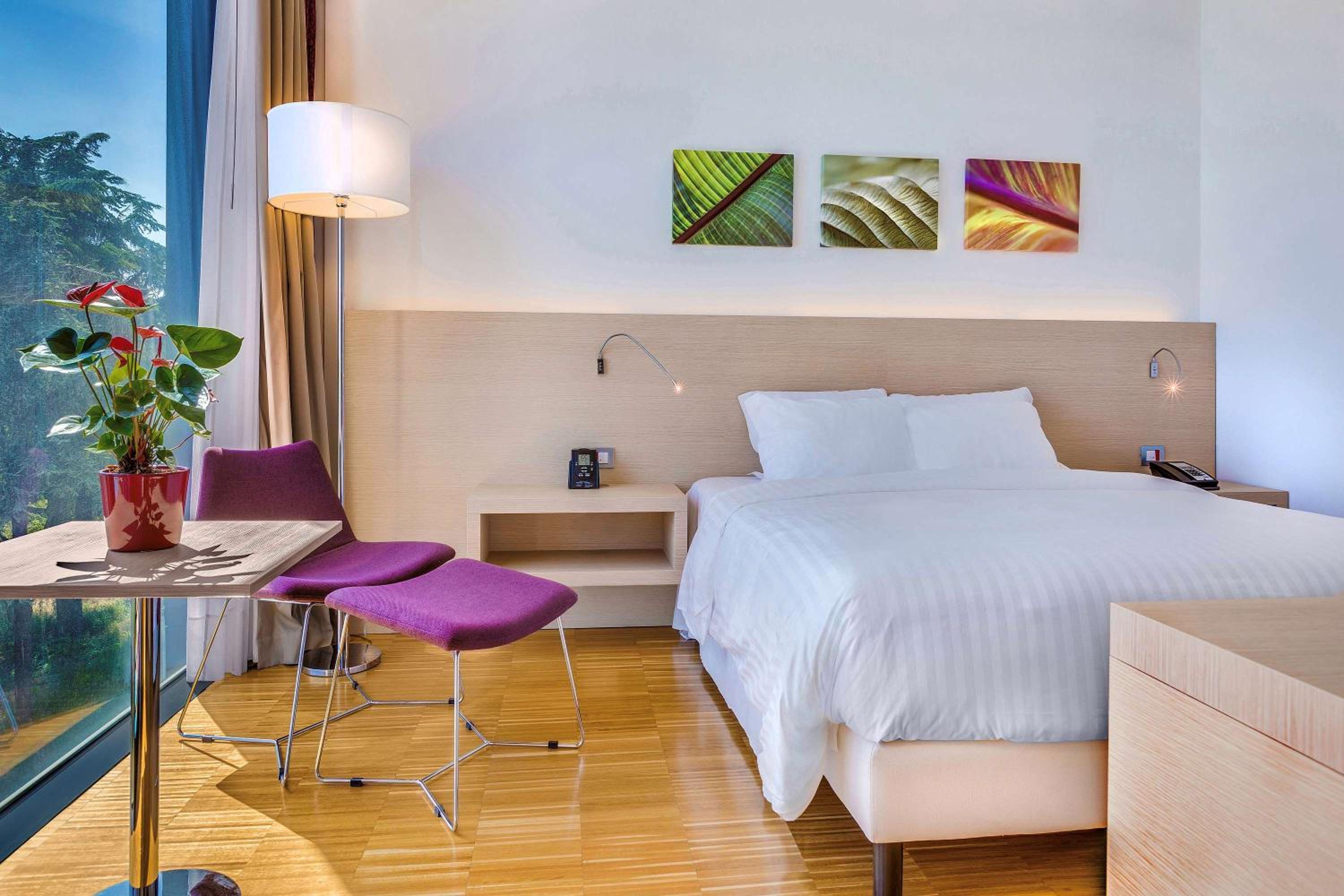 Corner King Suite