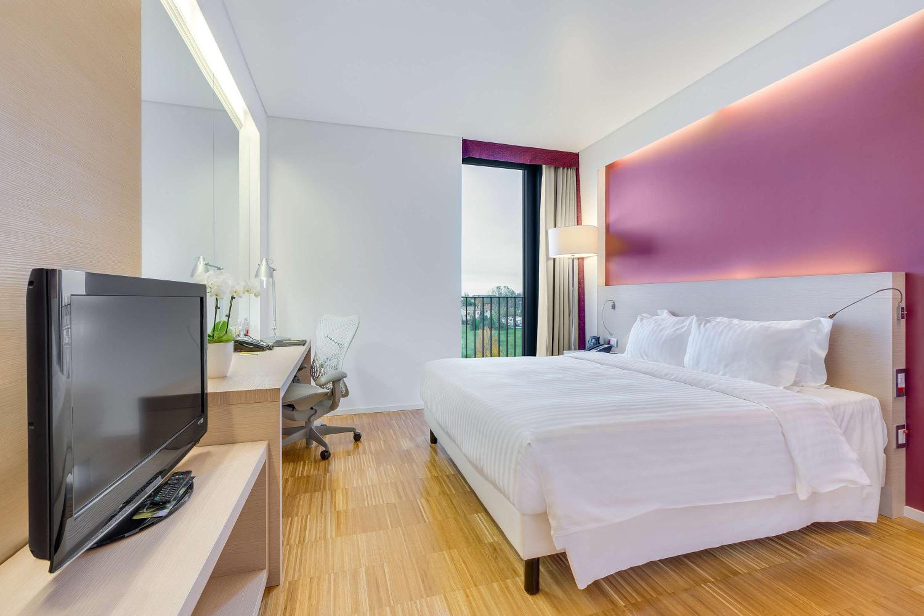 King Room - Mobility Accessible