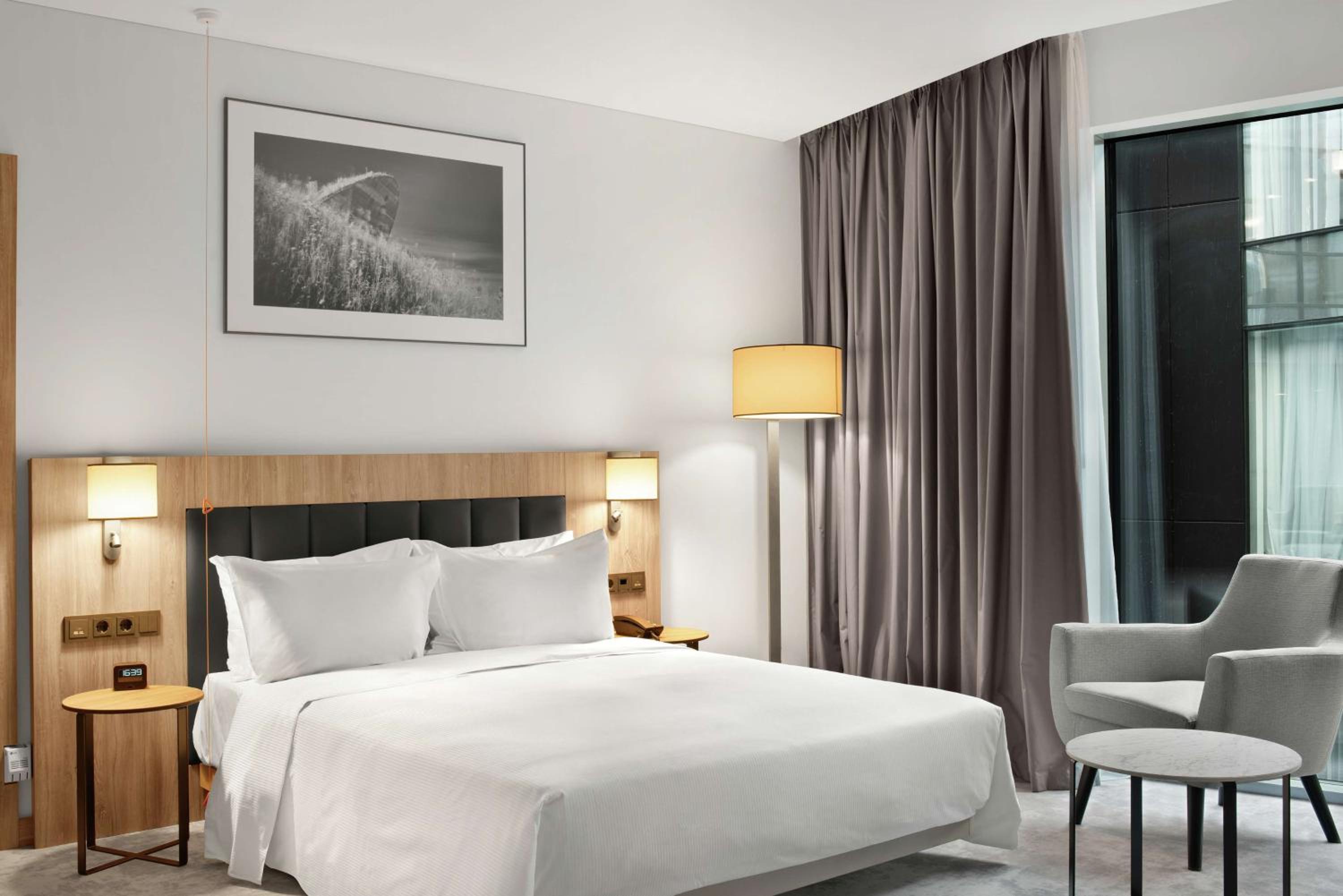 Queen Room - Accessible - Photo 1