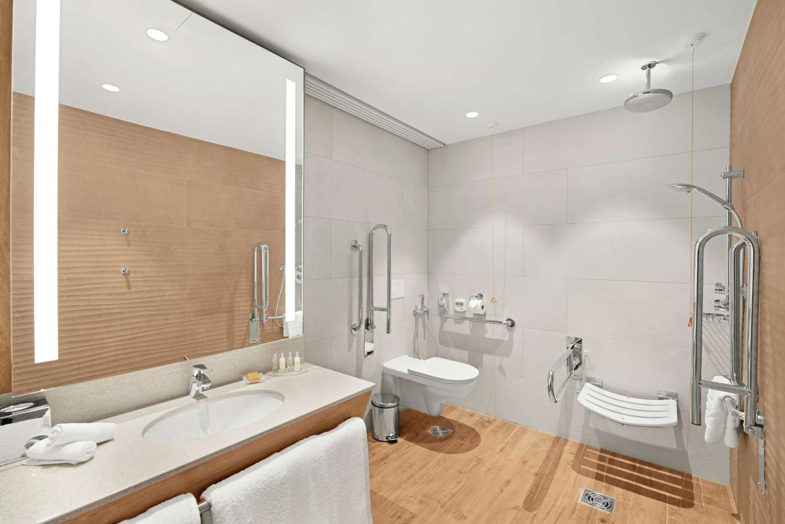 Queen Room - Accessible - Photo 4