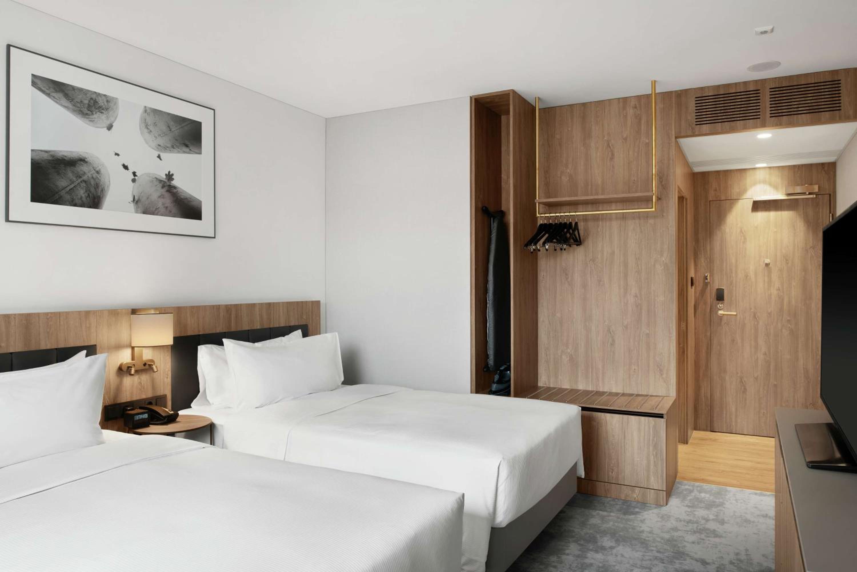 Twin Room - Photo 2